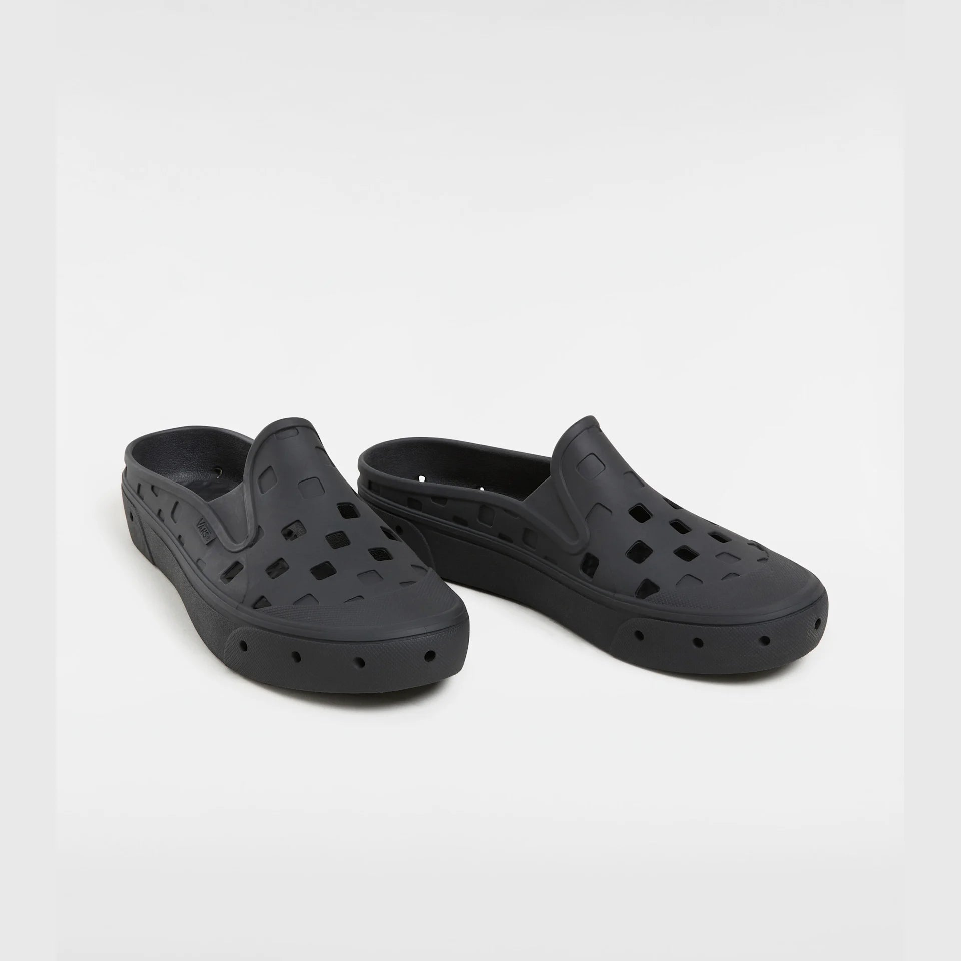 vans-mte-slip-on-mule-trk-black-vn0005v8blk1-2