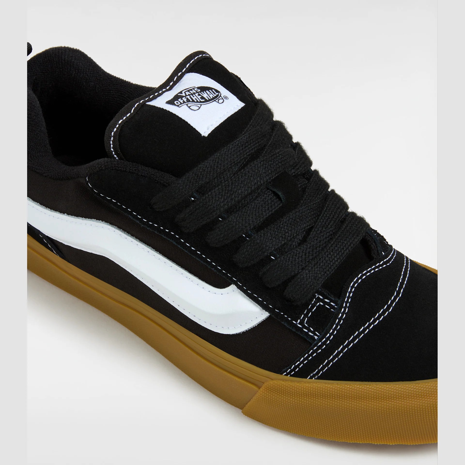 vans-knu-skool-black/gum-vn0009qcb9m1-4