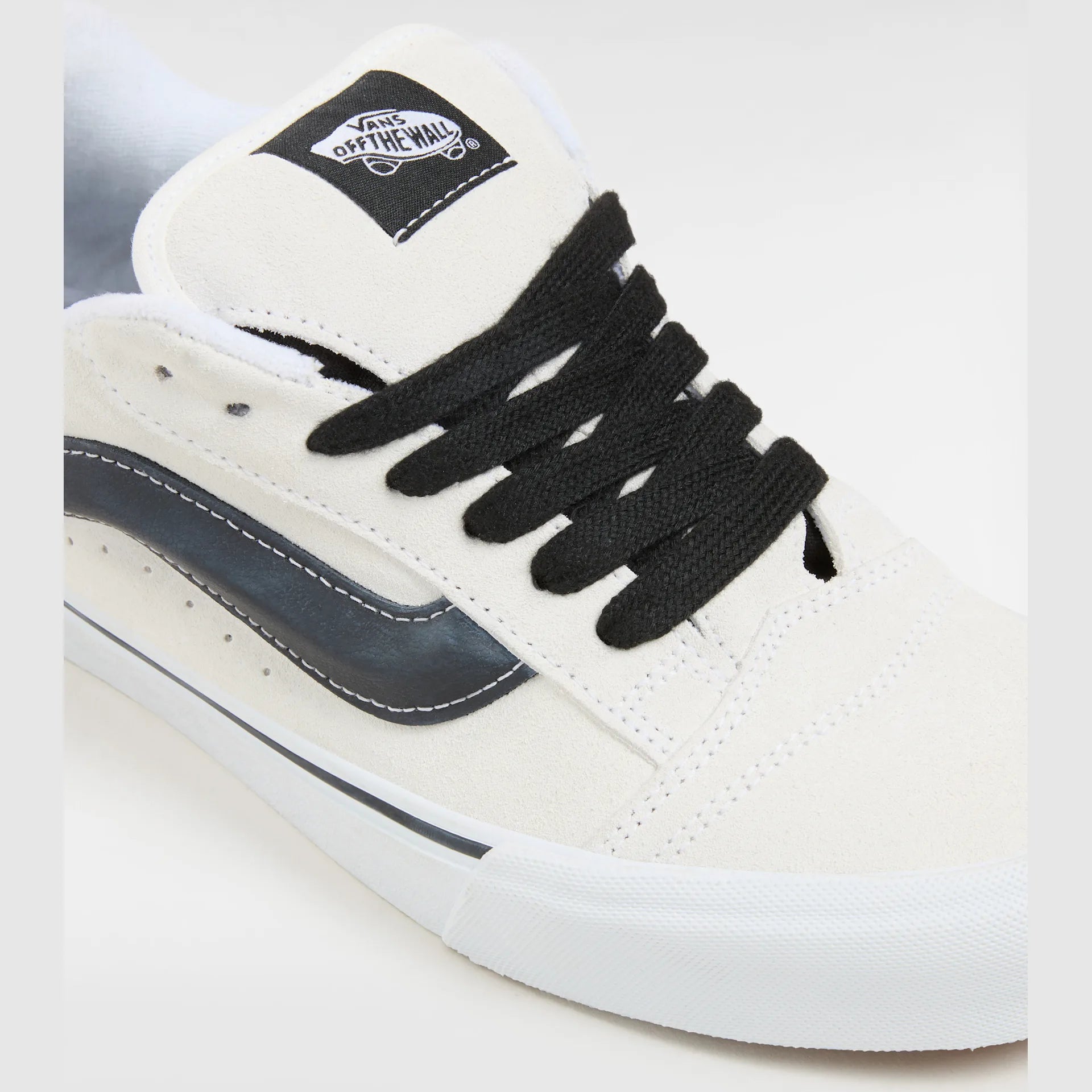 vans-knu-skool-suede-white/black-vn0009qcyb21-4