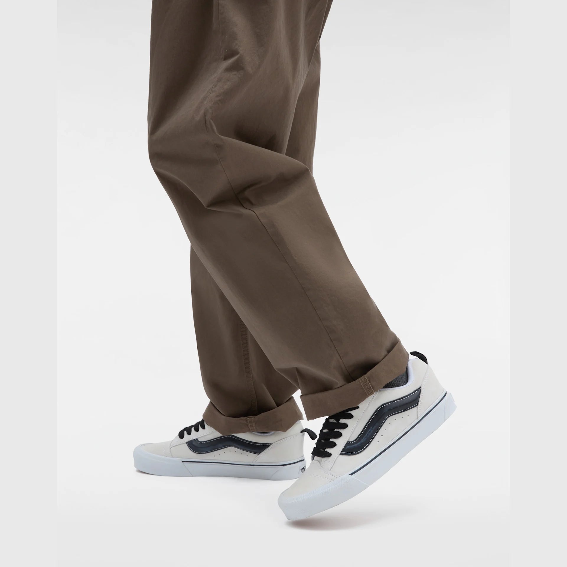 vans-knu-skool-suede-white/black-vn0009qcyb21-5