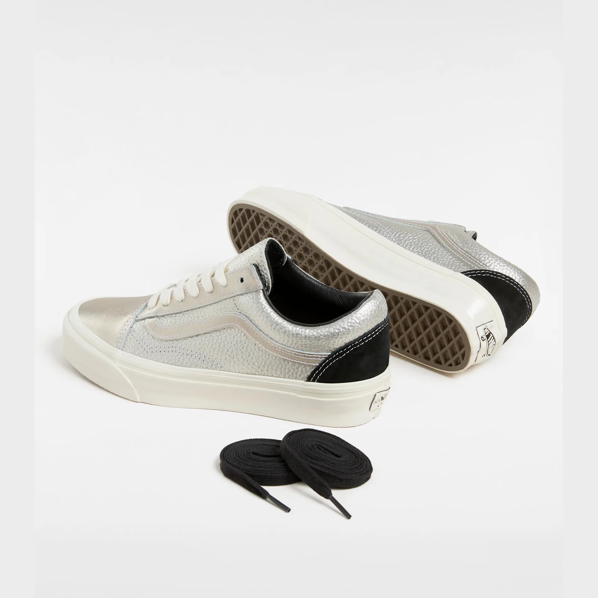 vans-lx-old-skool-lx-precious-medals-silver-vn000cngslv1-3