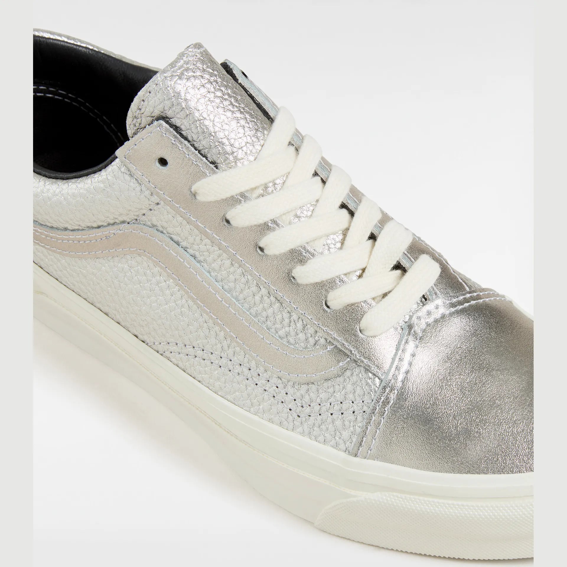vans-lx-old-skool-lx-precious-medals-silver-vn000cngslv1-4