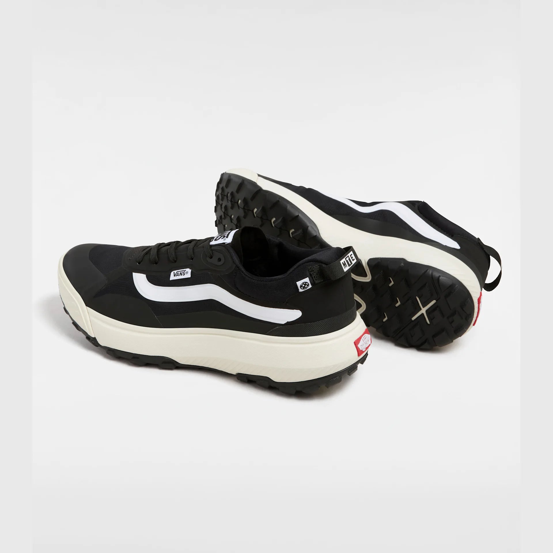 vans-mte-crosspath-black/white-vn000cvuba21-3