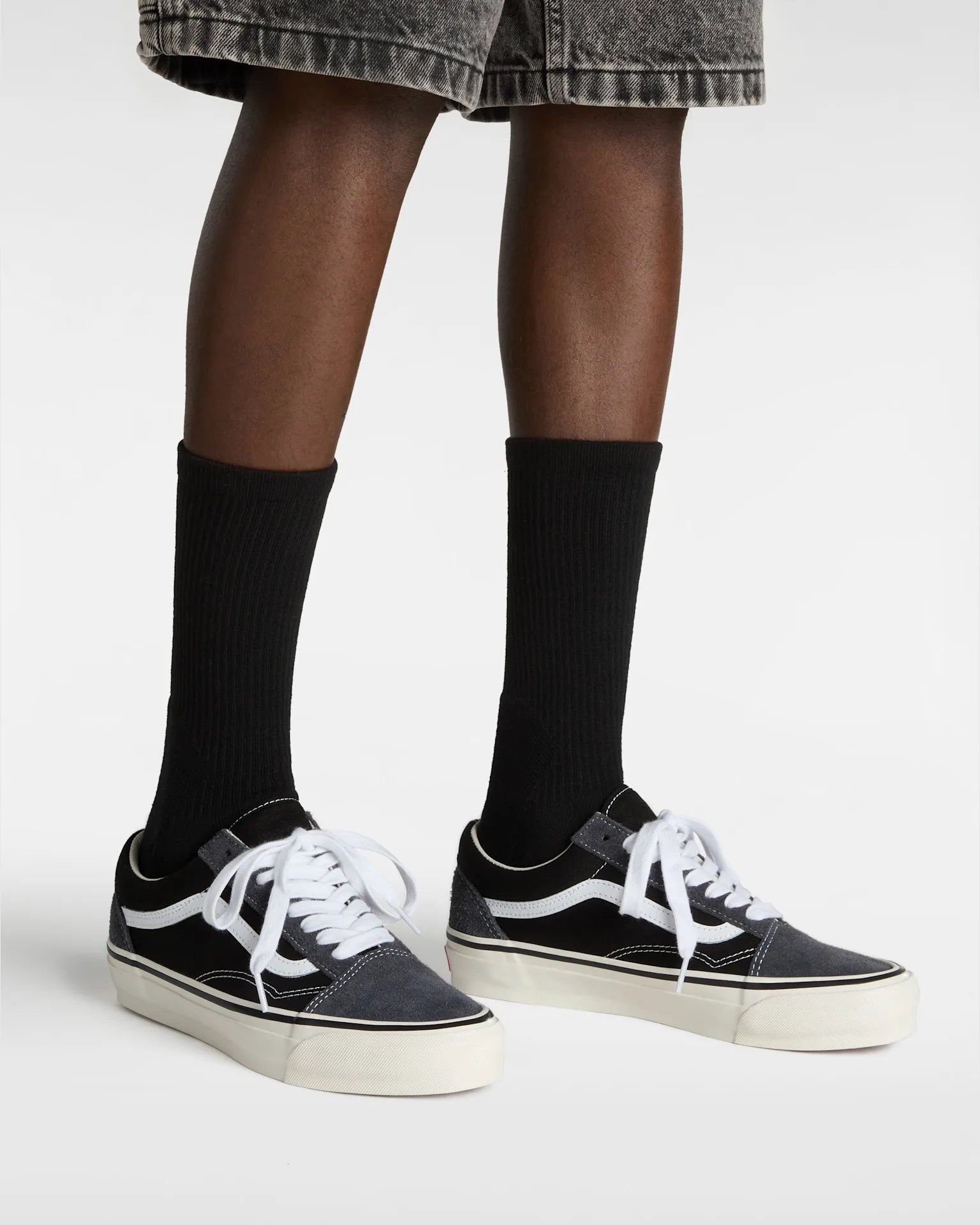 vans-lx-old-skool-suede-gray/black-vn000d562391-6
