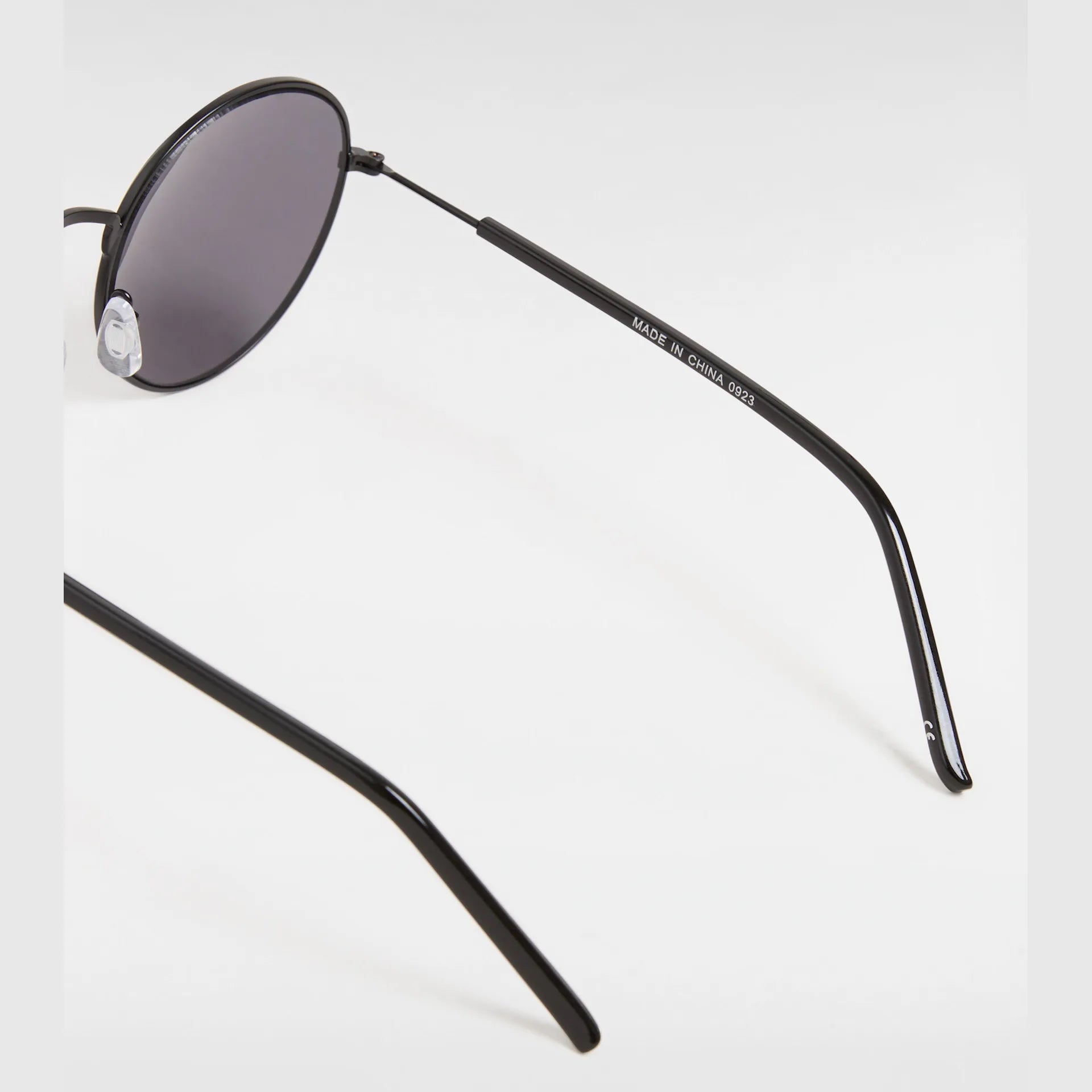 vans-leveler-sunglasses-black-vn000hefblk1-4