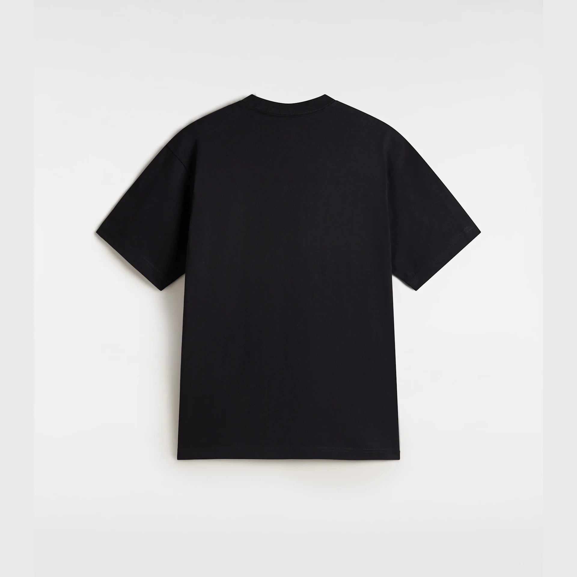 vans-left-chest-ii-loose-ss-black-vn000p1pblk1-2