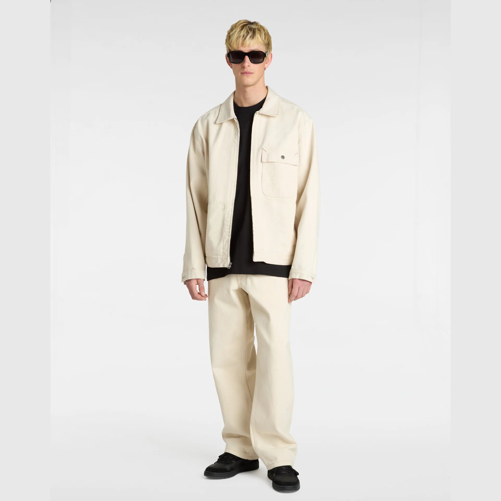 vans-left-chest-ii-loose-ss-black-vn000p1pblk1-5