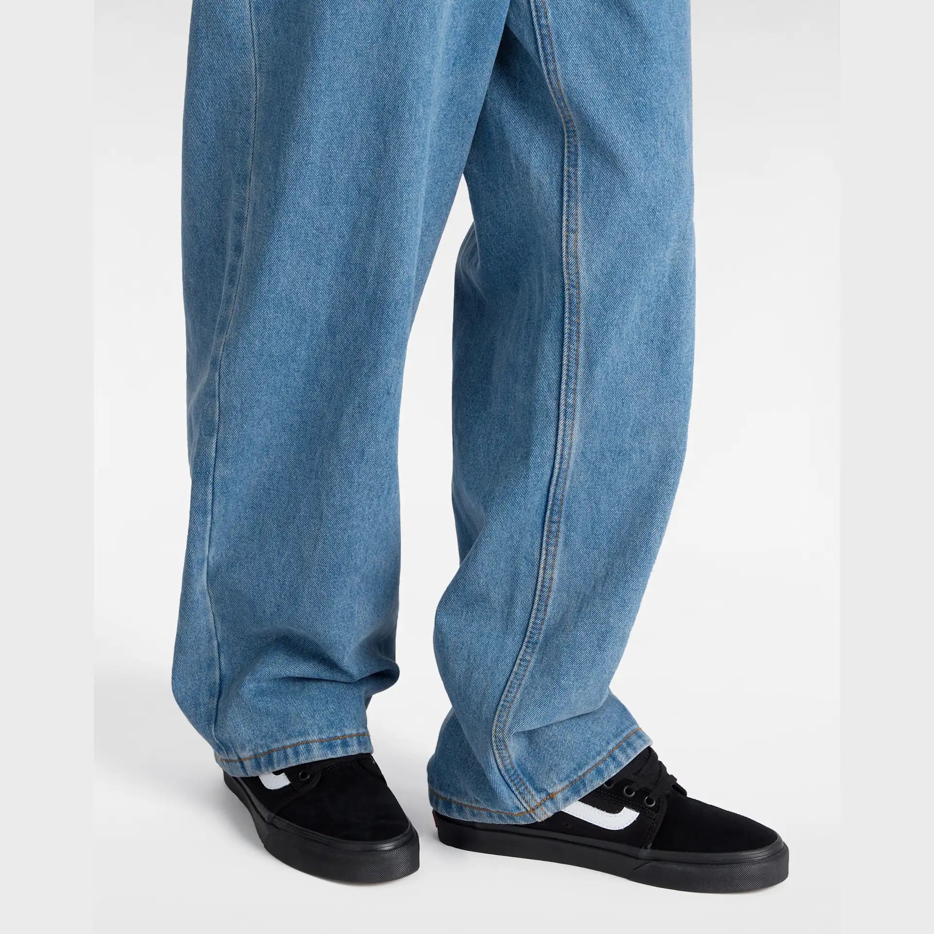 vans-mn-chukka-low-sidestripe-black/black/white-vn0a5kqzb8c1-5