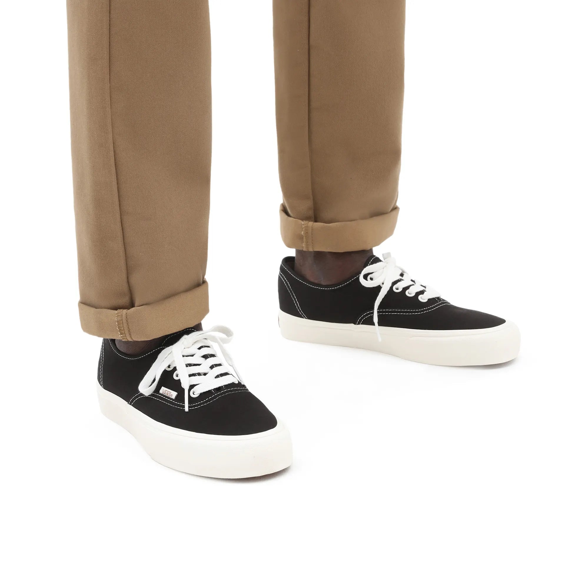 vans-ua-authentic-vr3-black/marshmallow-vn0005ud1kp1-3