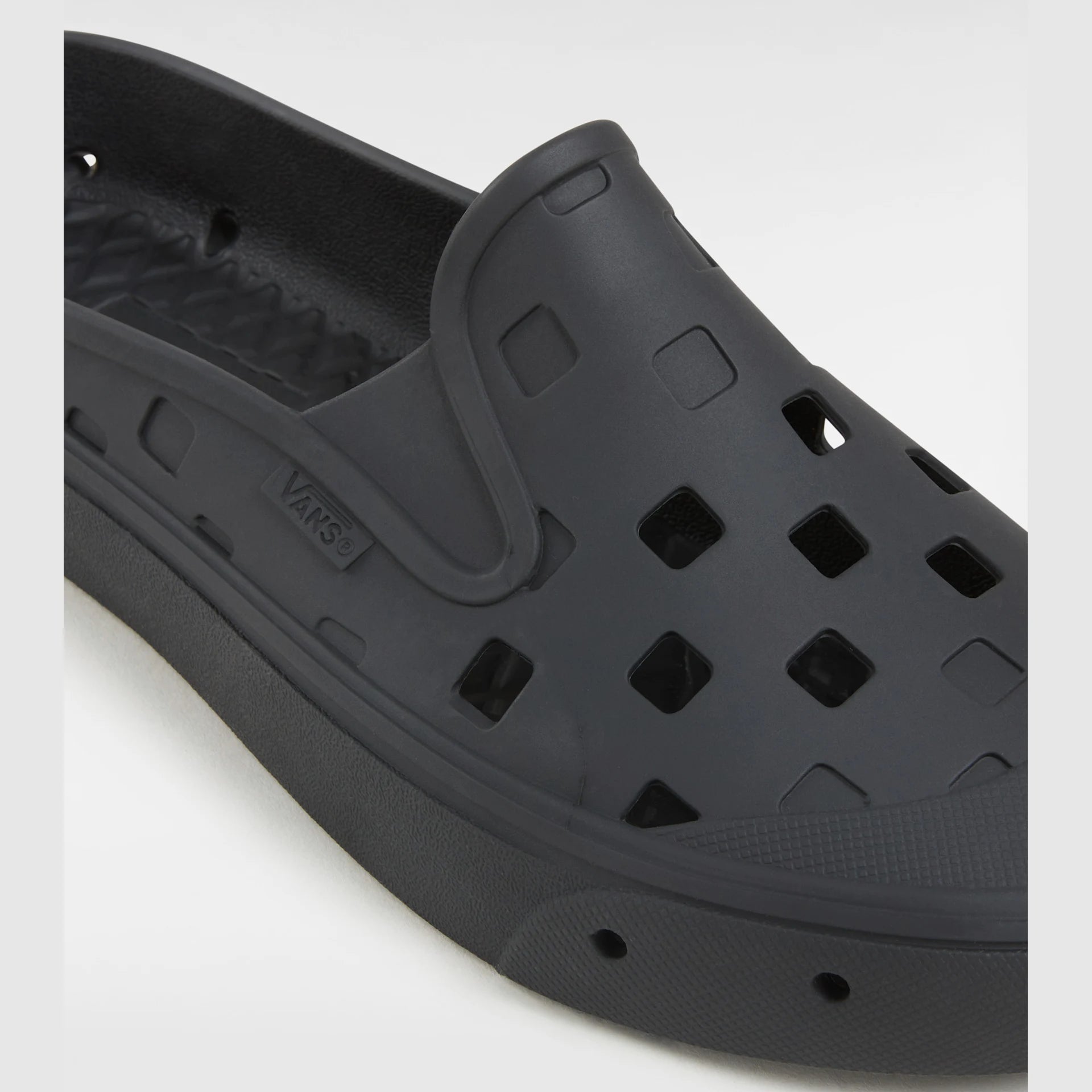 vans-mte-slip-on-mule-trk-black-vn0005v8blk1-4