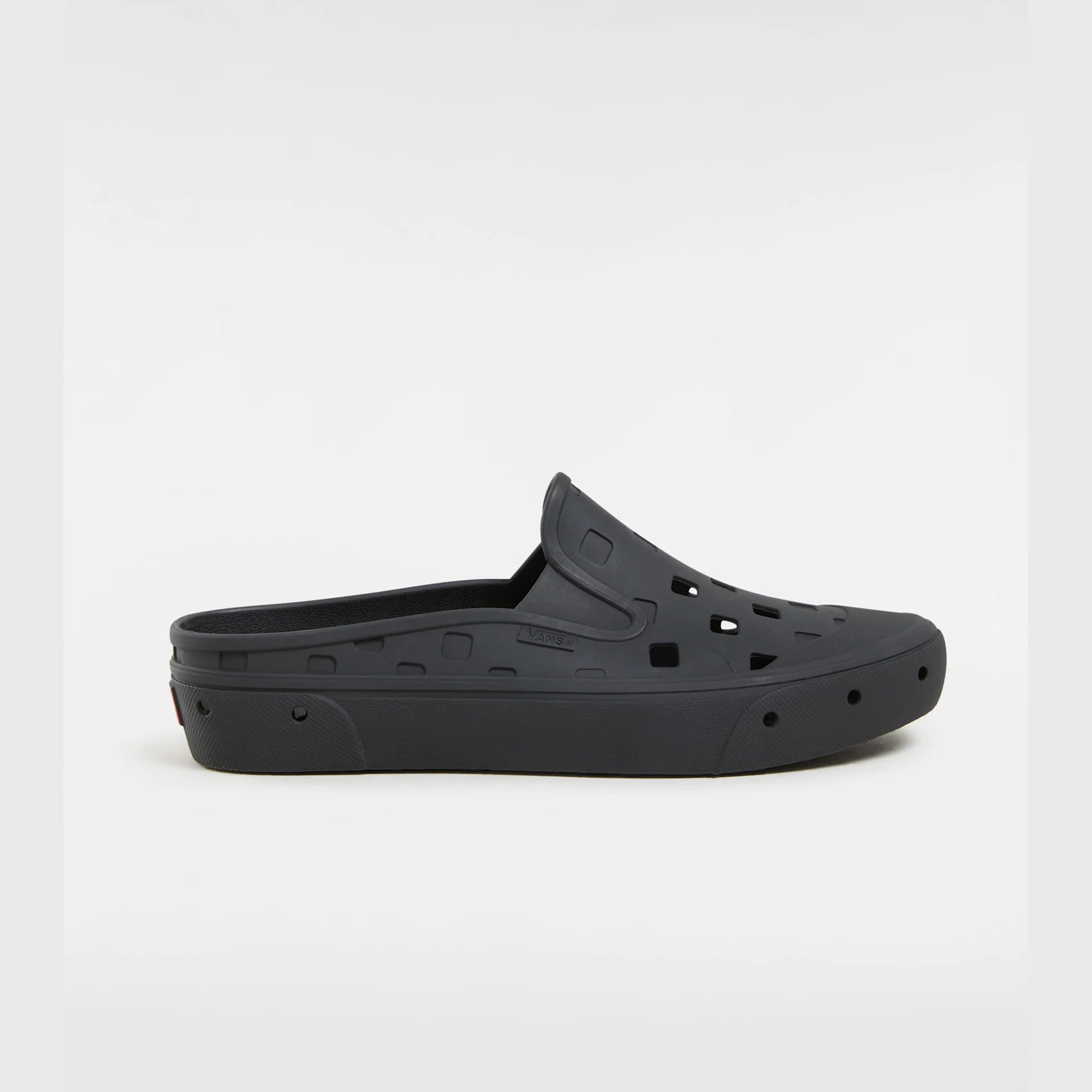 vans-mte-slip-on-mule-trk-black-vn0005v8blk1-1