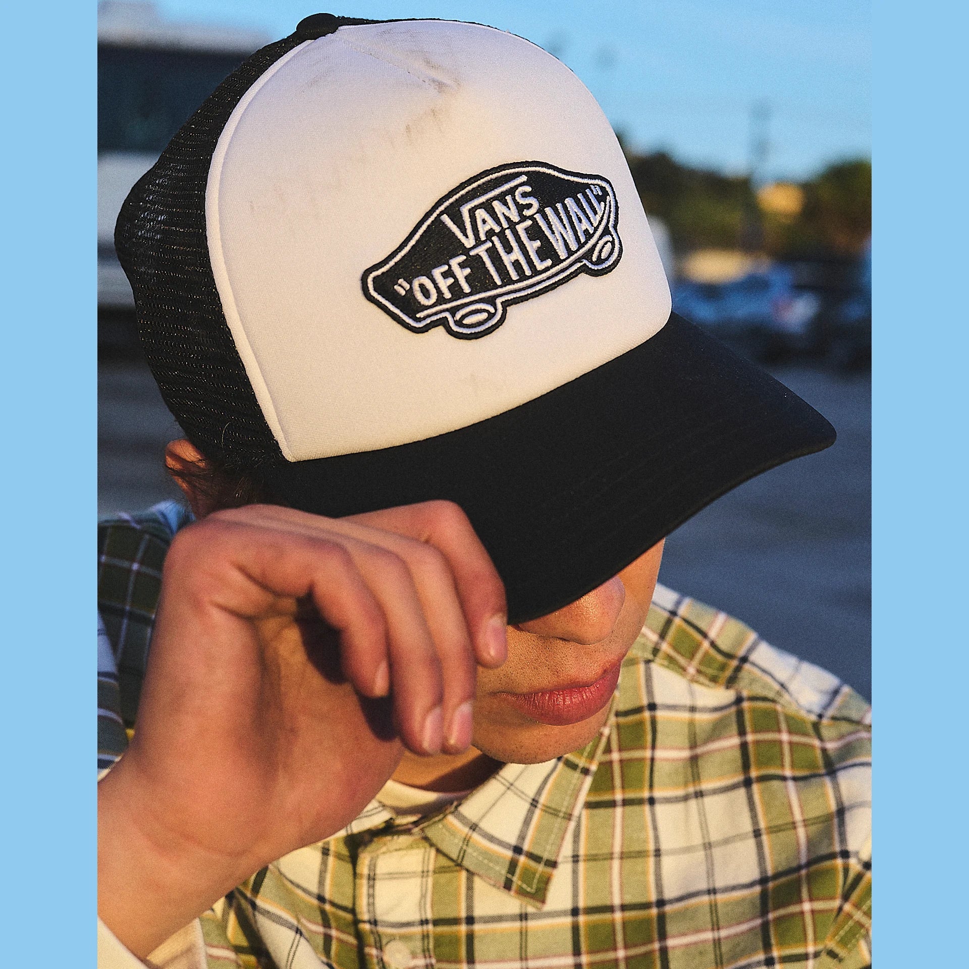 vans-classic-patch-curved-bill-trucker-black/white-vn00066xy281-5