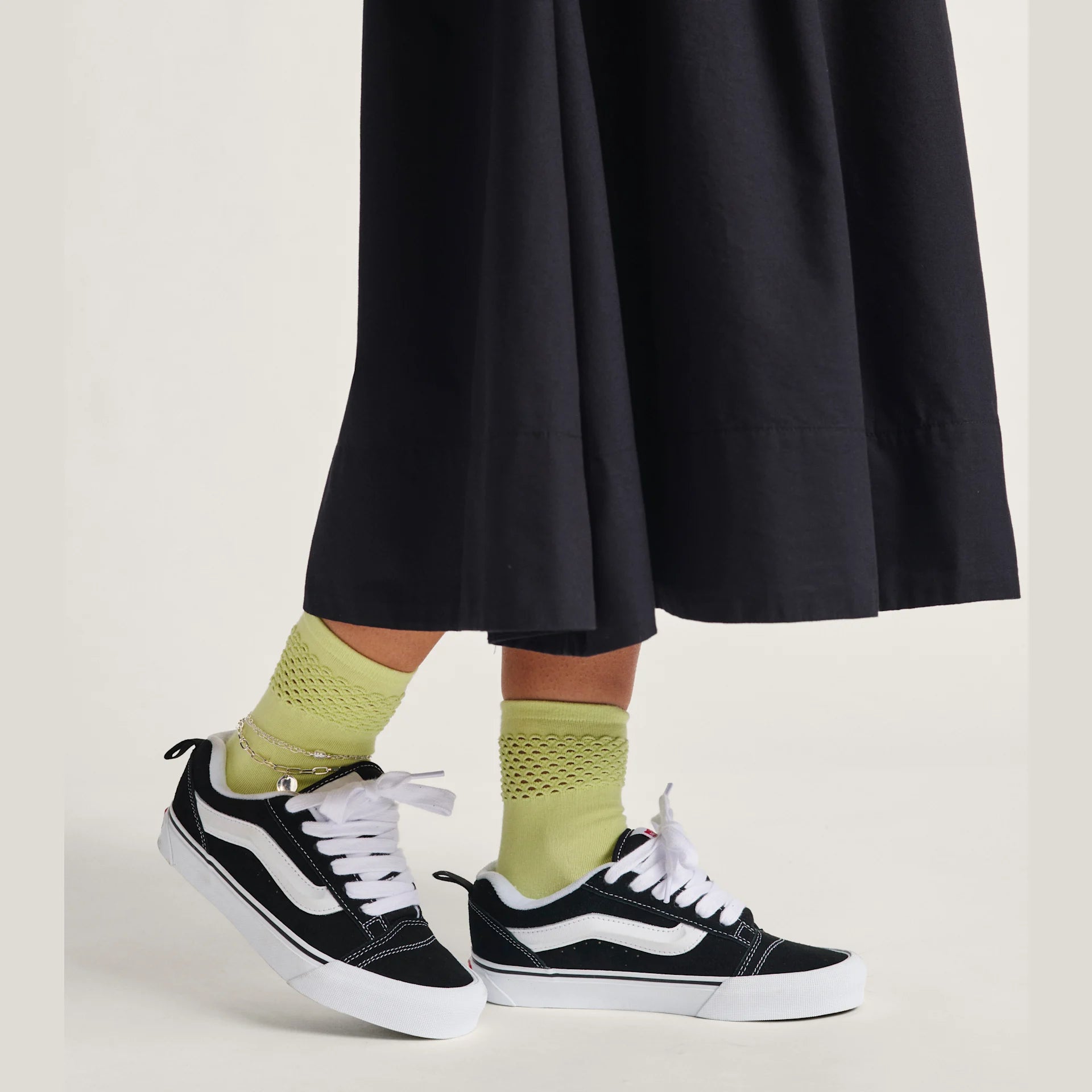 vans-knu-skool-black/true-white-vn0009qc6bt1-3