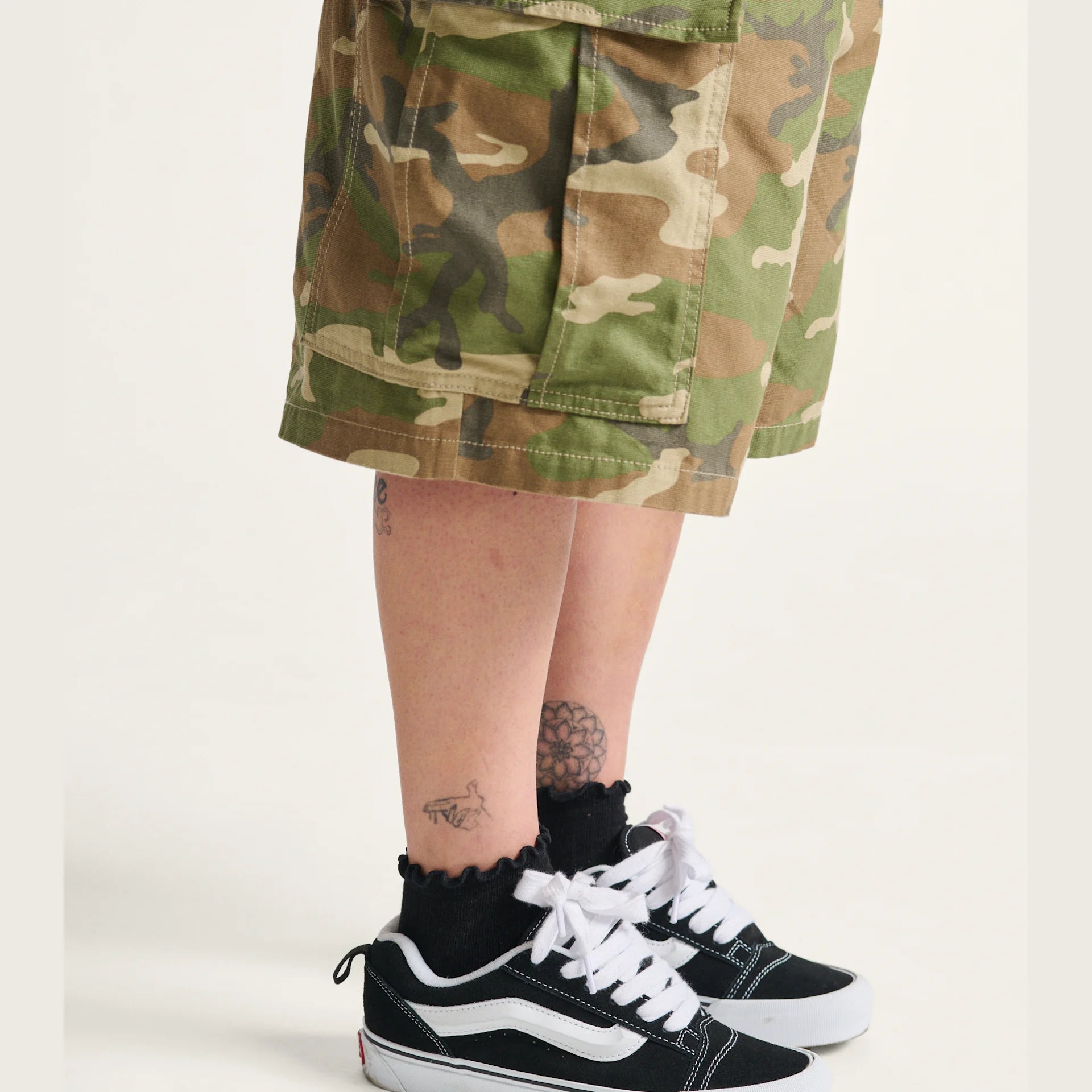 vans-knu-skool-black/true-white-vn0009qc6bt1-7