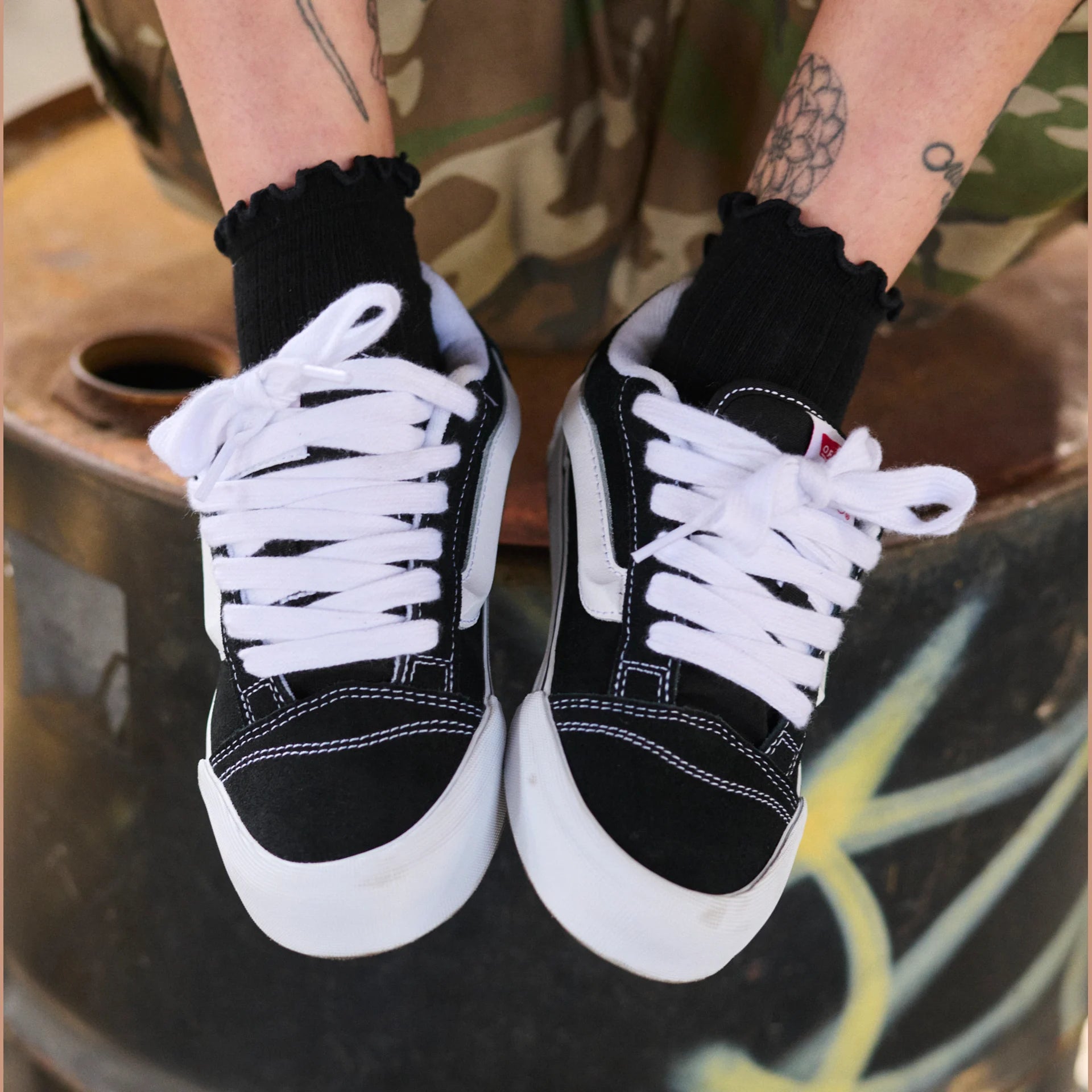 vans-knu-skool-black/true-white-vn0009qc6bt1-8