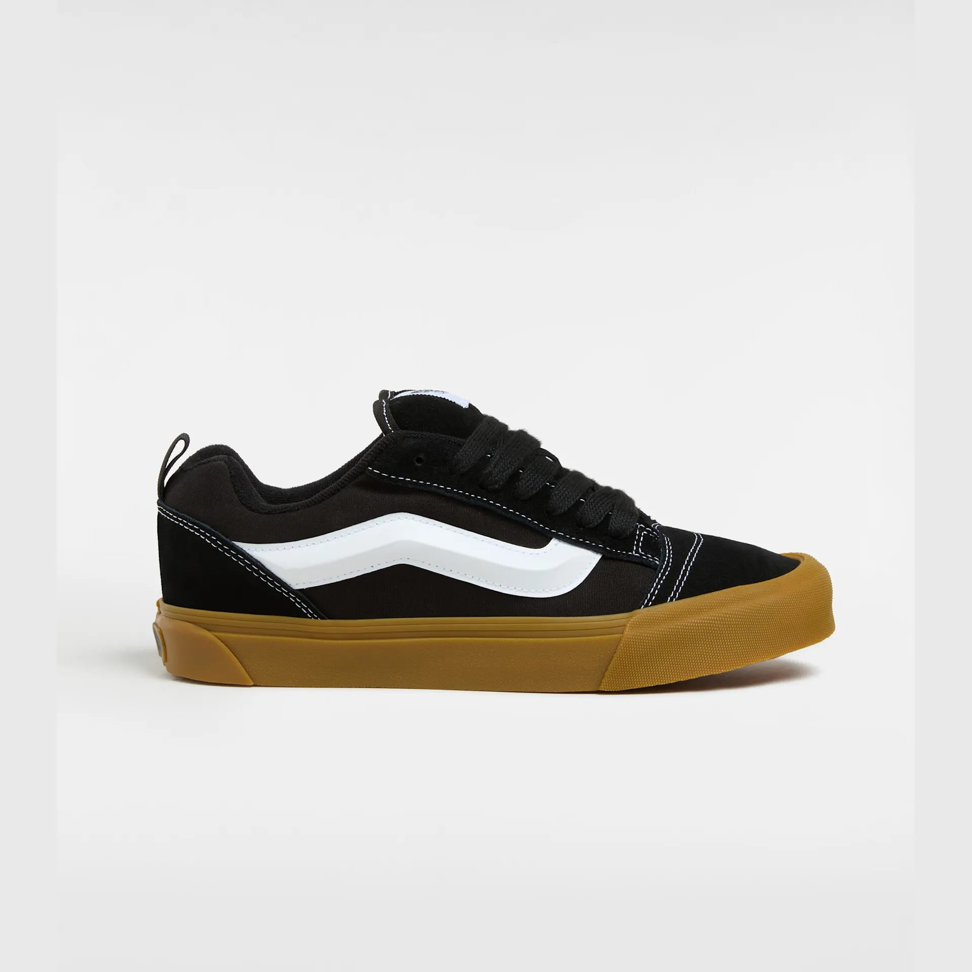 vans-knu-skool-black/gum-vn0009qcb9m1-1