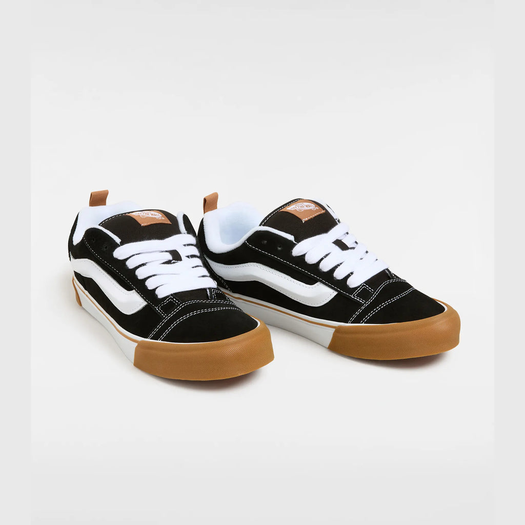vans-knu-skool-gum-bumper-black-vn0009qccji1-2