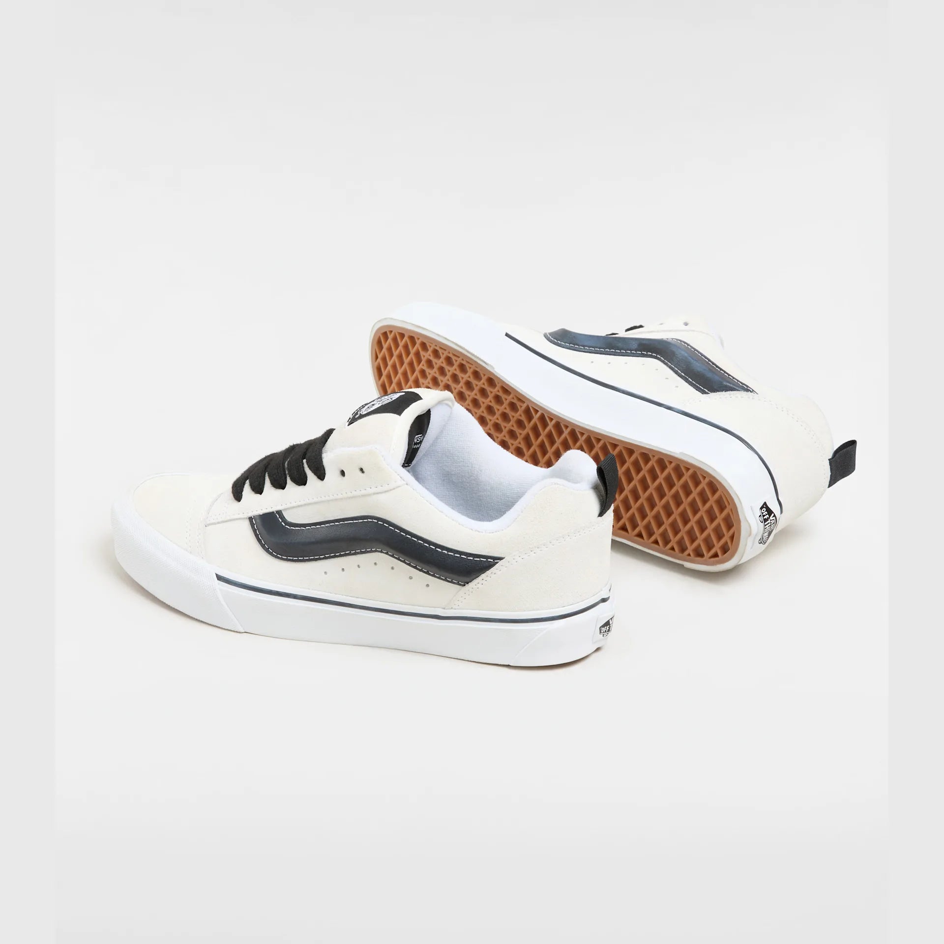 vans-knu-skool-suede-white/black-vn0009qcyb21-3