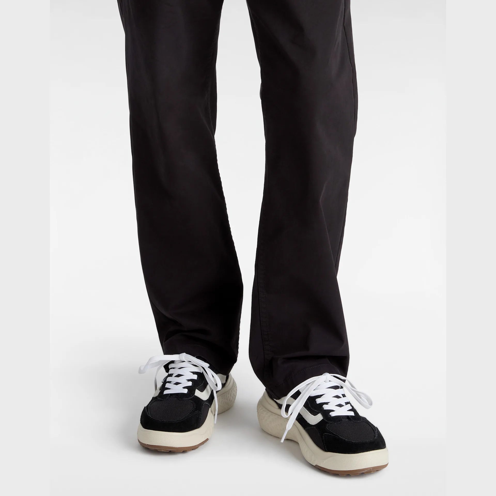 vans-mte-ultrarange-neo-vr3-black/white-vn000bceba21-5