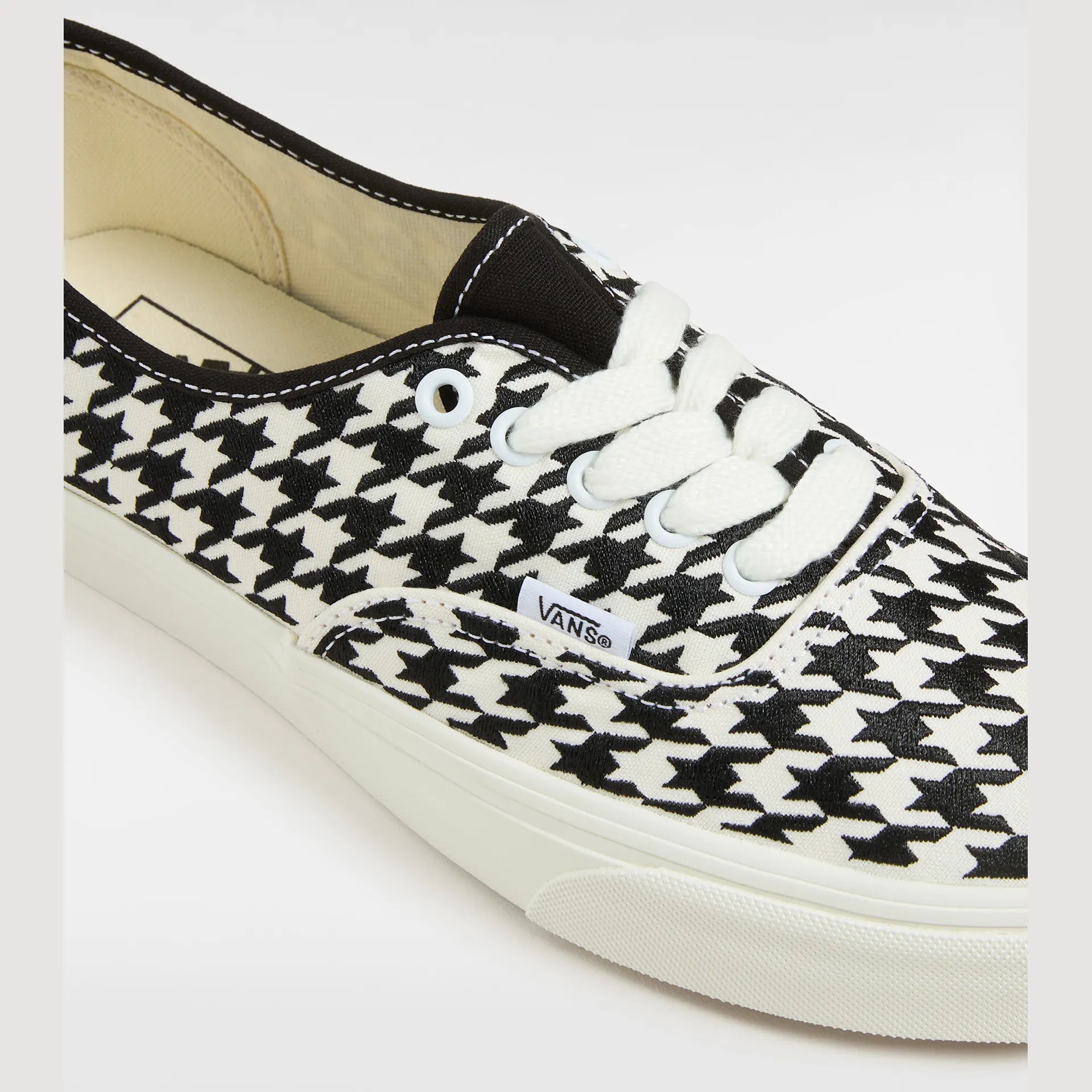 vans-authentic-houndstooth-white/black-vn000bw5yb21-4