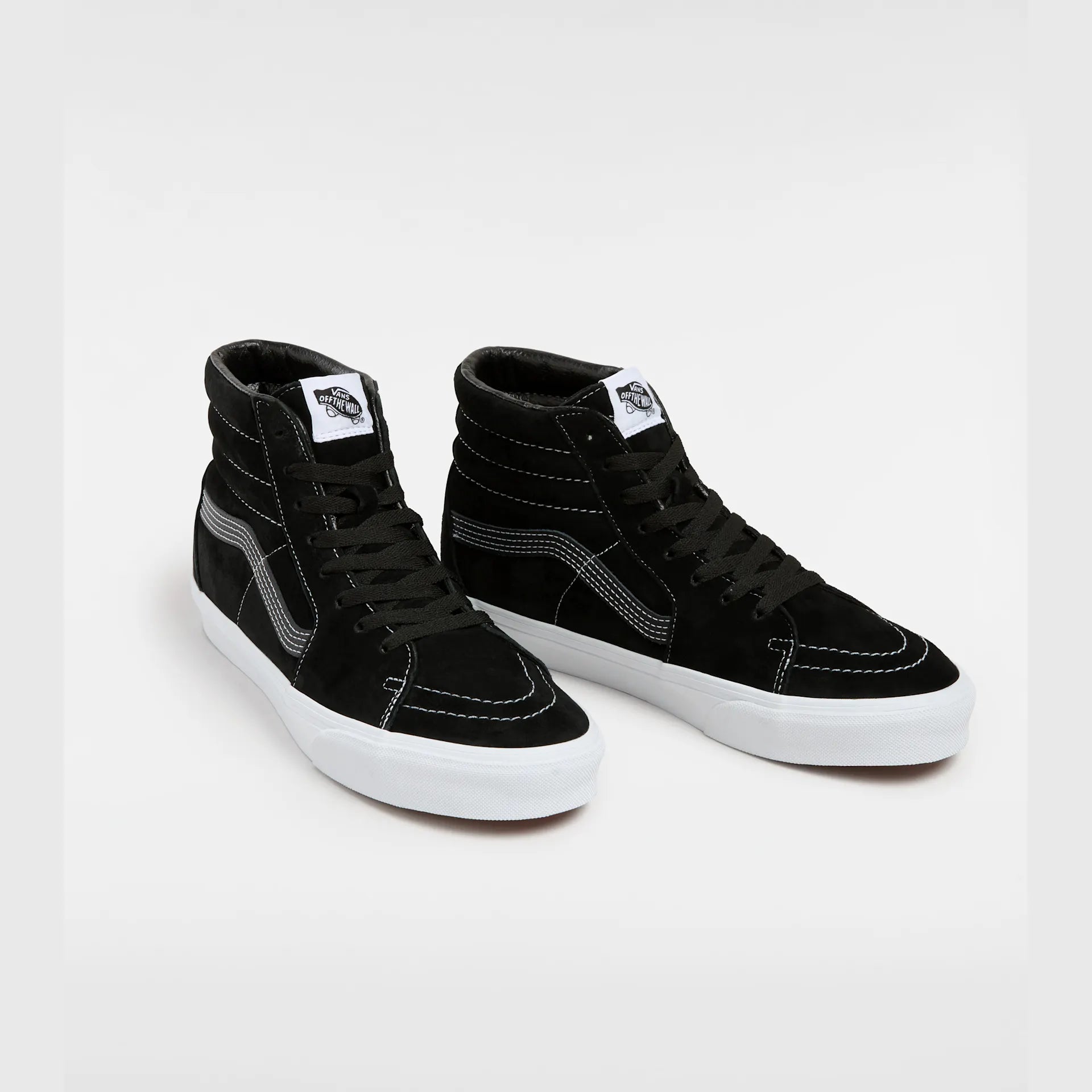 vans-sk8-hi-pig-suede-black-vn000cmxbm81-2