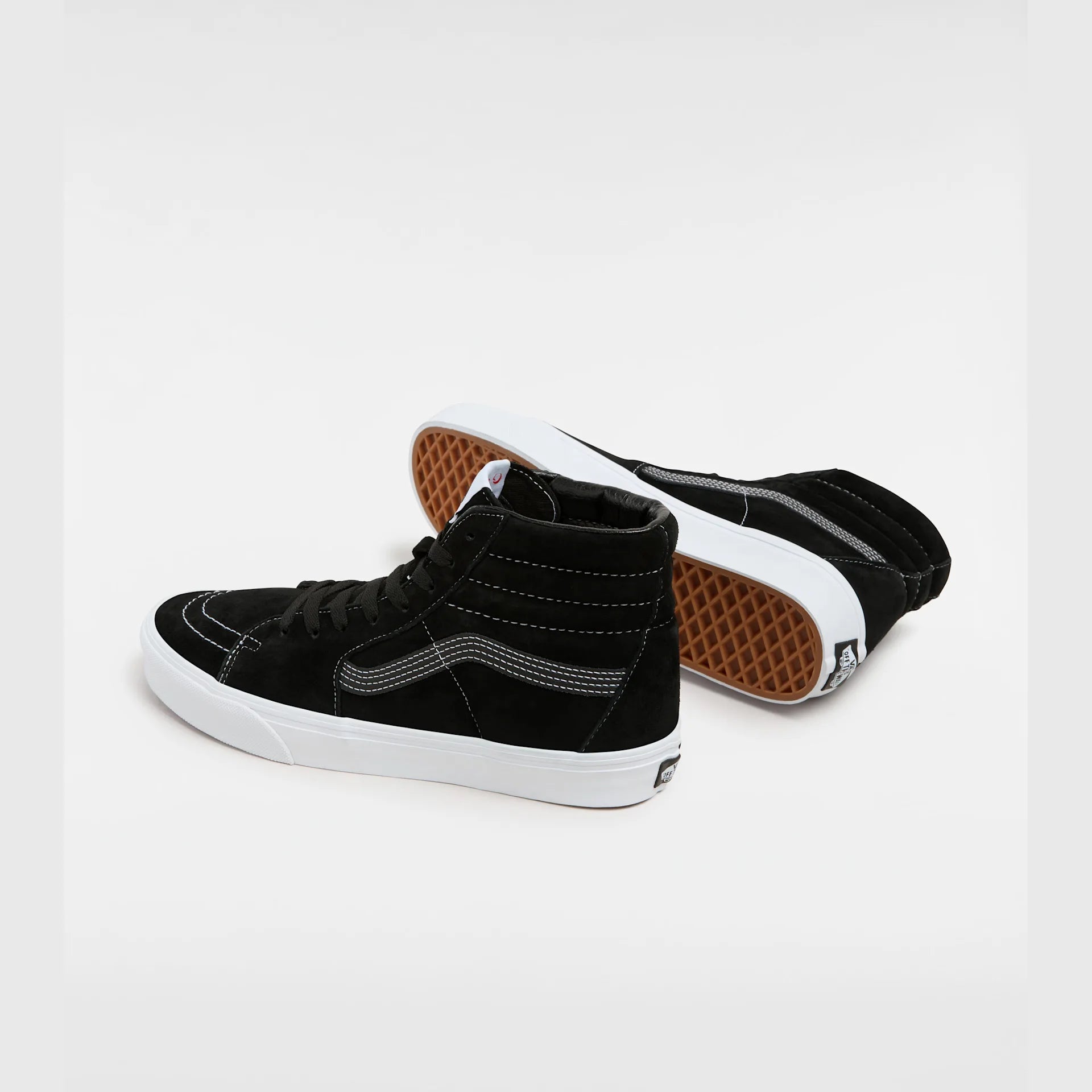 vans-sk8-hi-pig-suede-black-vn000cmxbm81-3