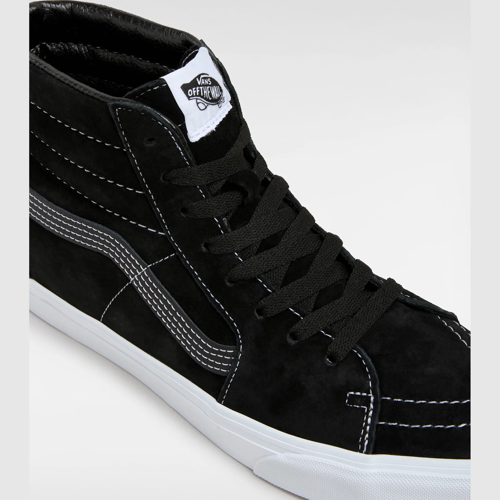 vans-sk8-hi-pig-suede-black-vn000cmxbm81-4