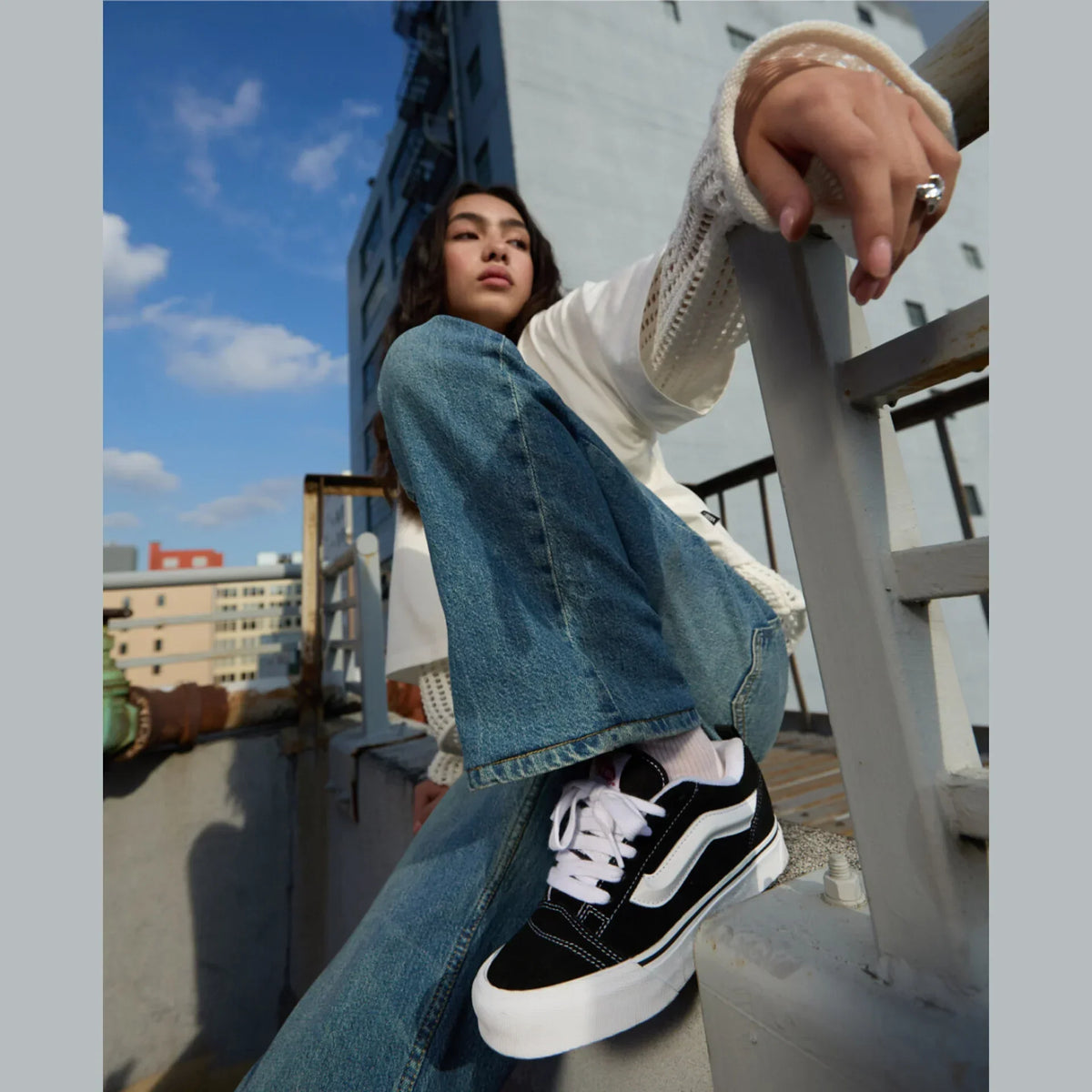 VANS Knu Stack Black/True White Cipő - 3