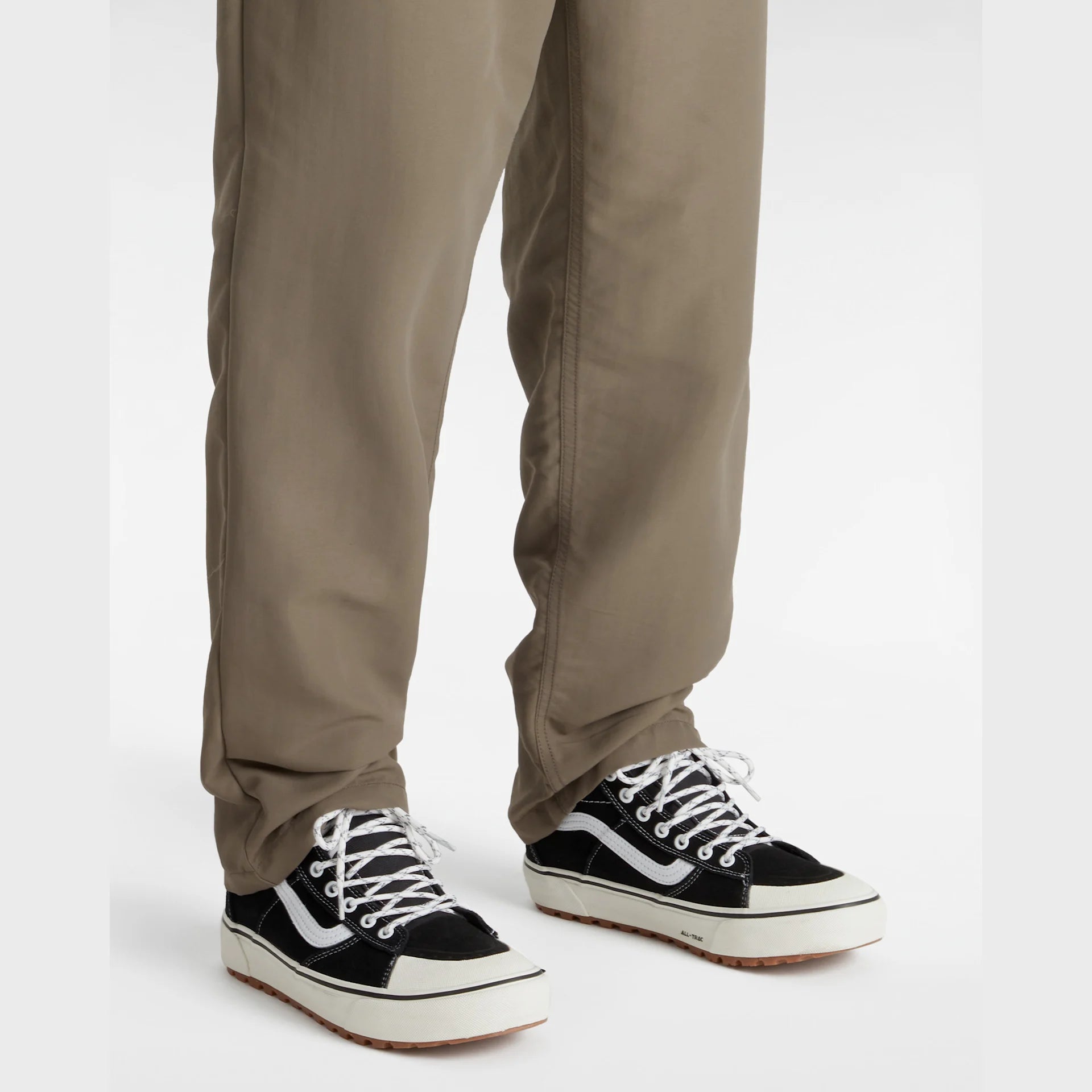 vans-mte-sk8-hi-waterproof-black/true-white-vn000cvt6bt1-5