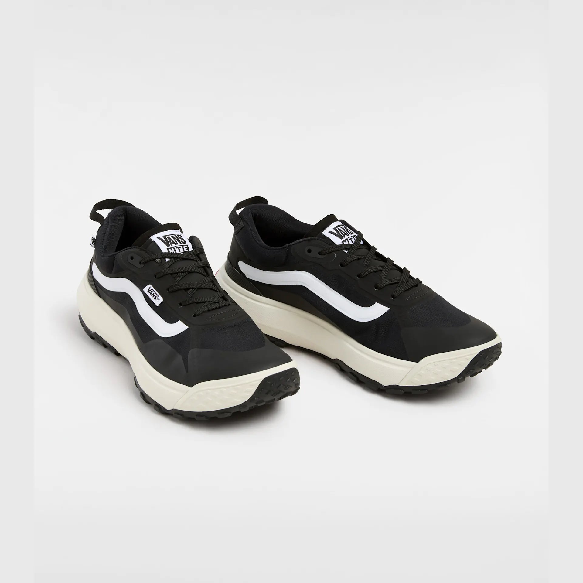 vans-mte-crosspath-black/white-vn000cvuba21-2