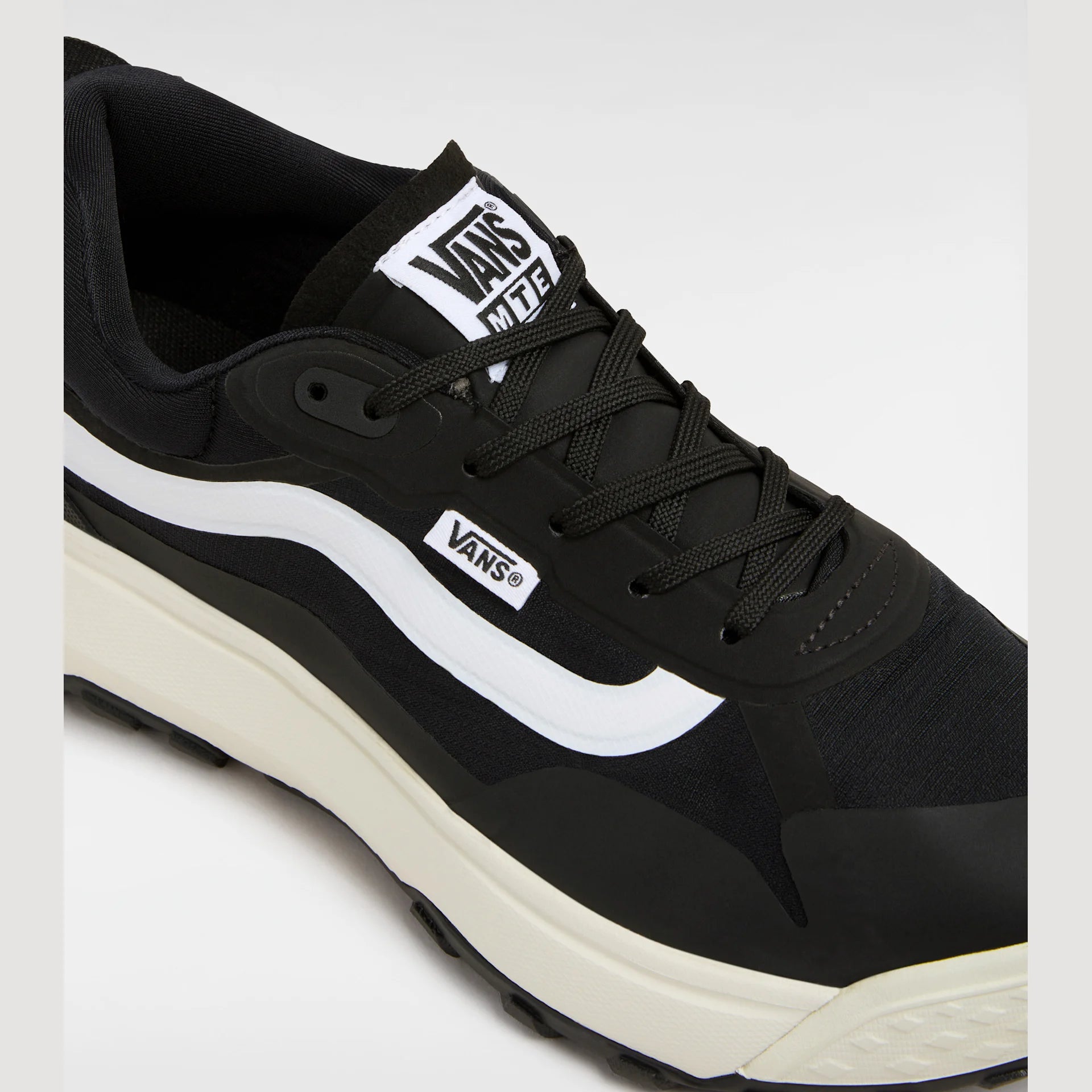 vans-mte-crosspath-black/white-vn000cvuba21-4
