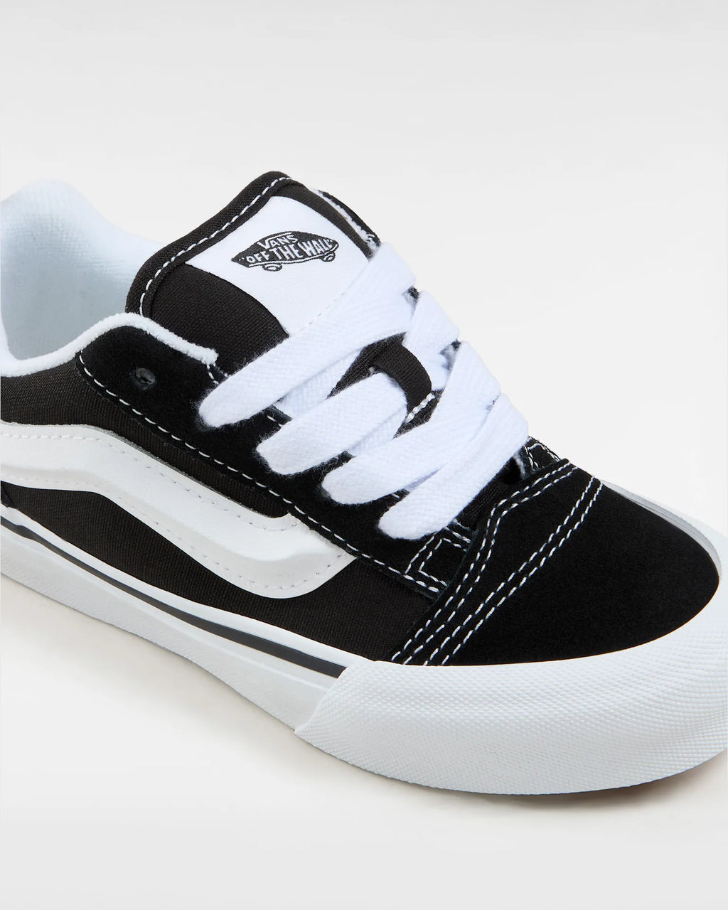 vans-knu-skool-black/true-white-vn000cyu6bt1-4