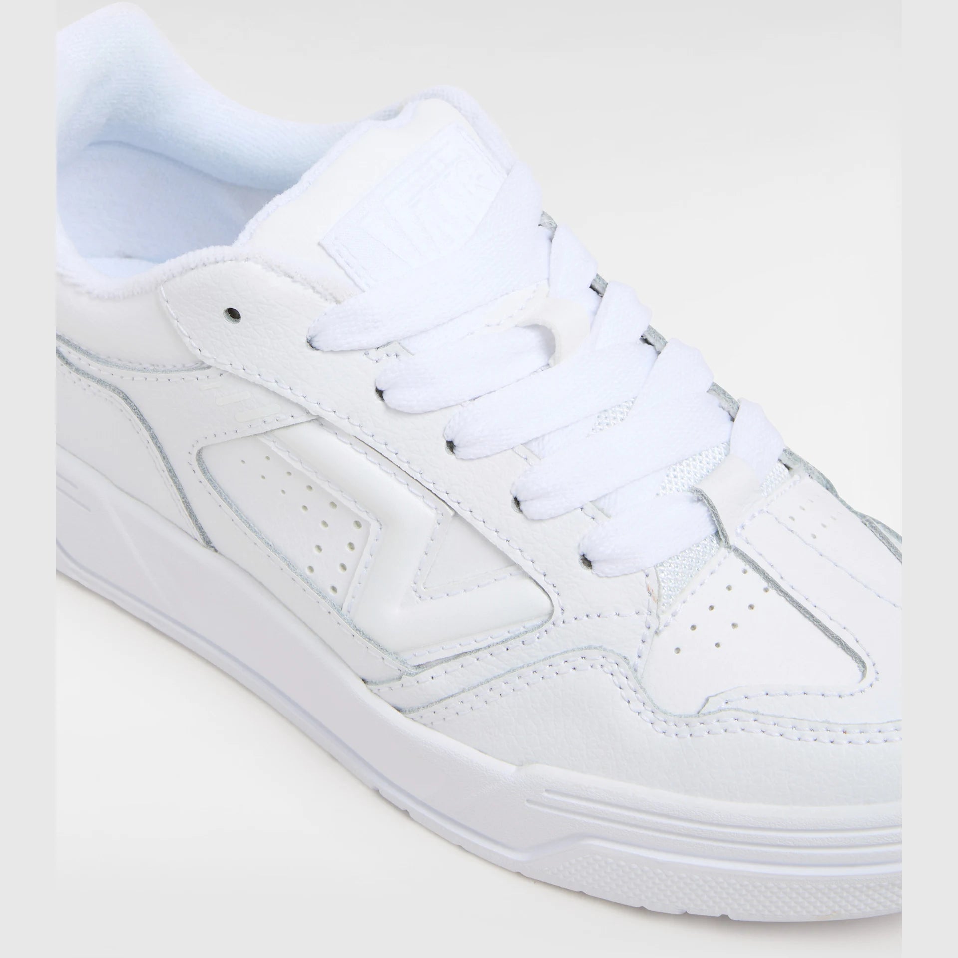 vans-upland-white/white-vn000d1hwww1-4