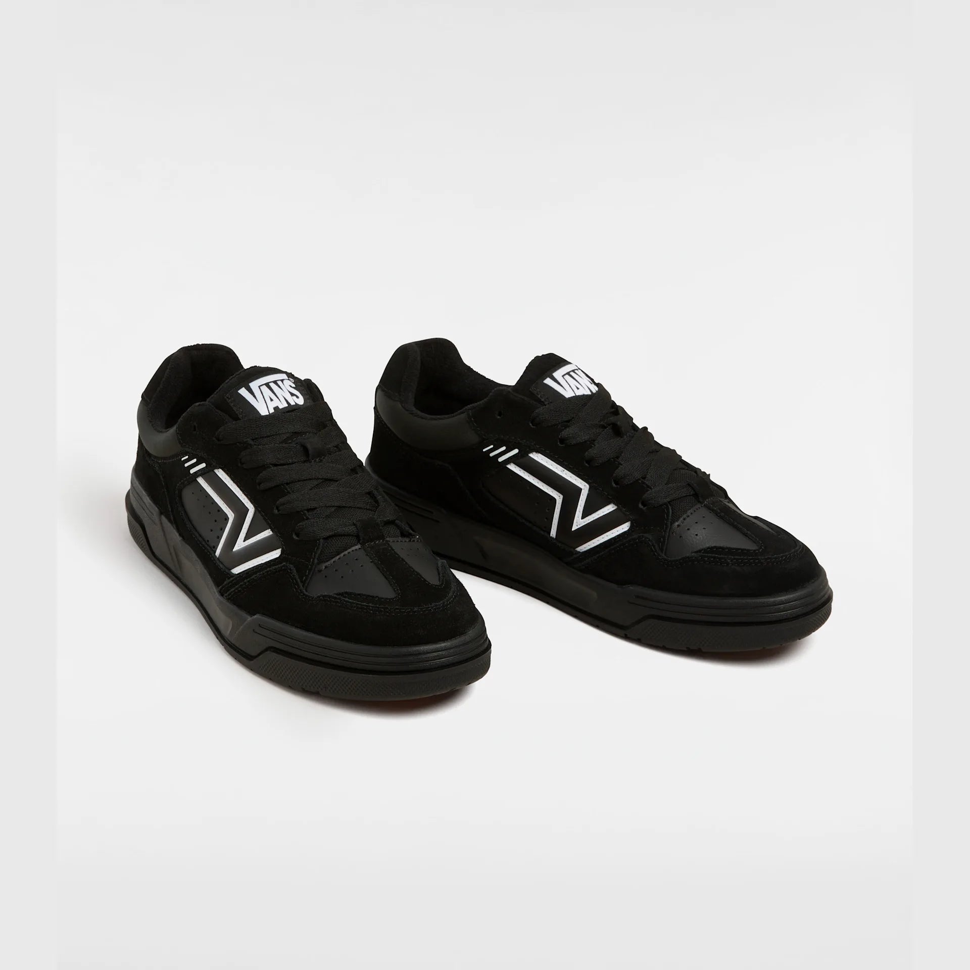 vans-upland-black/black/white-vn000d25b8c1-2