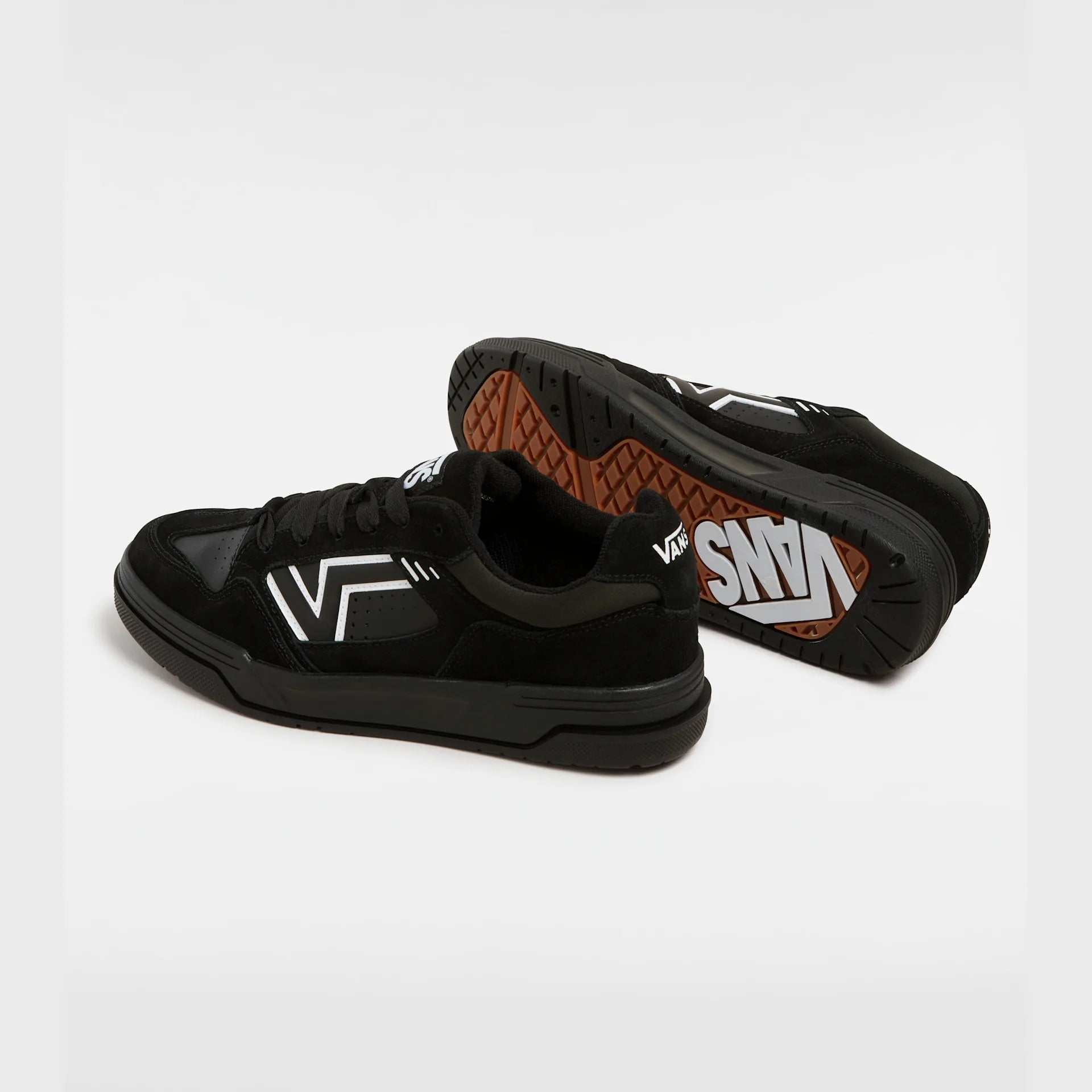 vans-upland-black/black/white-vn000d25b8c1-3