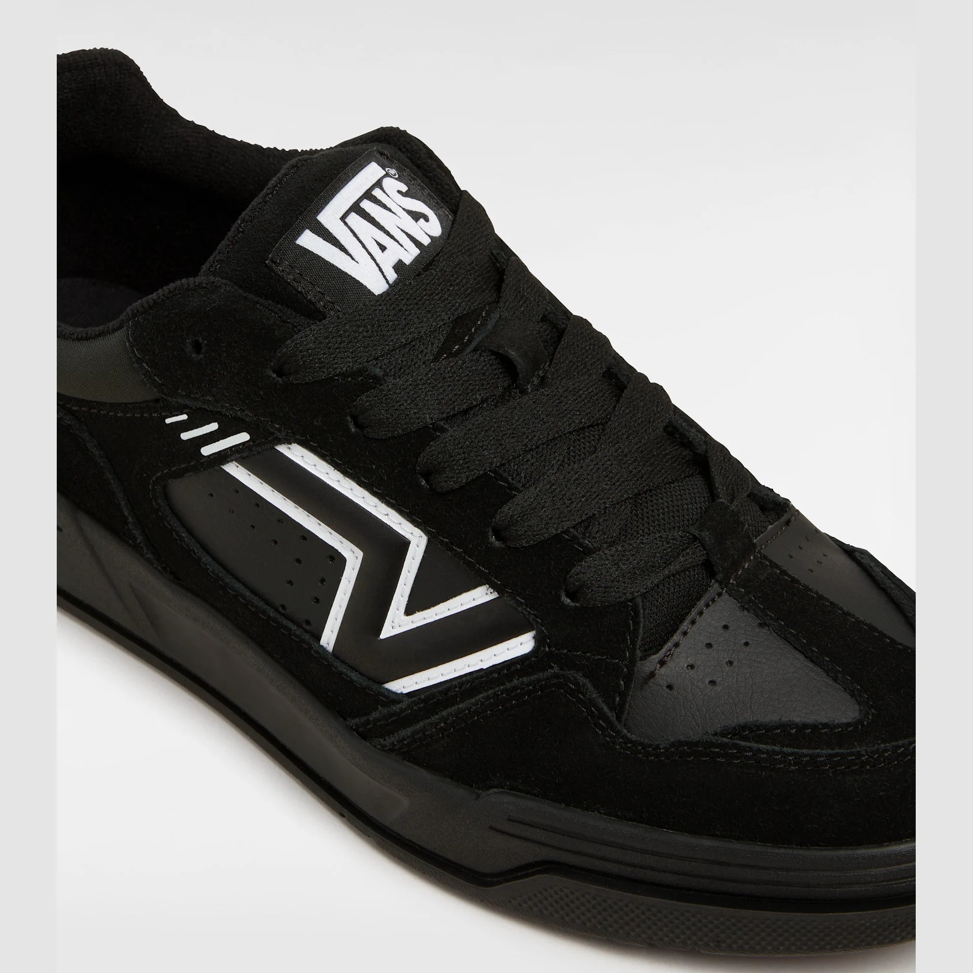 vans-upland-black/black/white-vn000d25b8c1-4