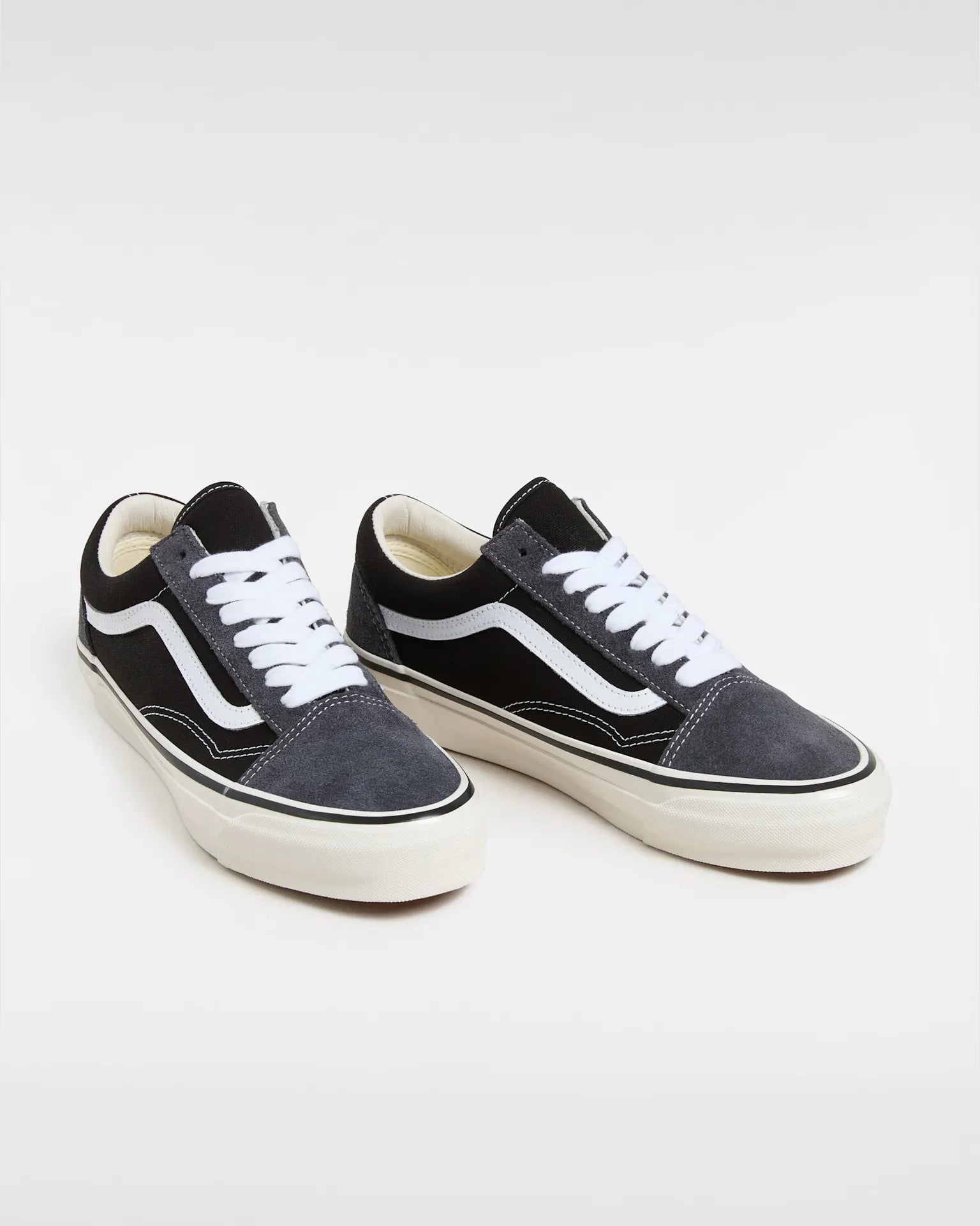 vans-lx-old-skool-suede-gray/black-vn000d562391-3