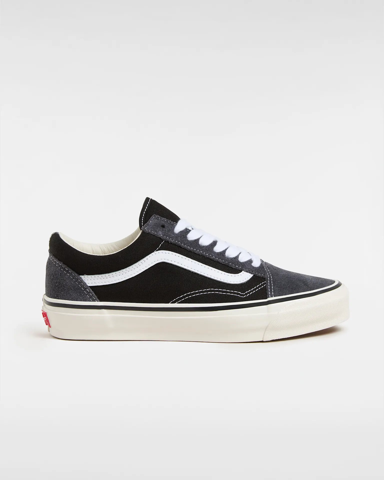 vans-lx-old-skool-suede-gray/black-vn000d562391-1