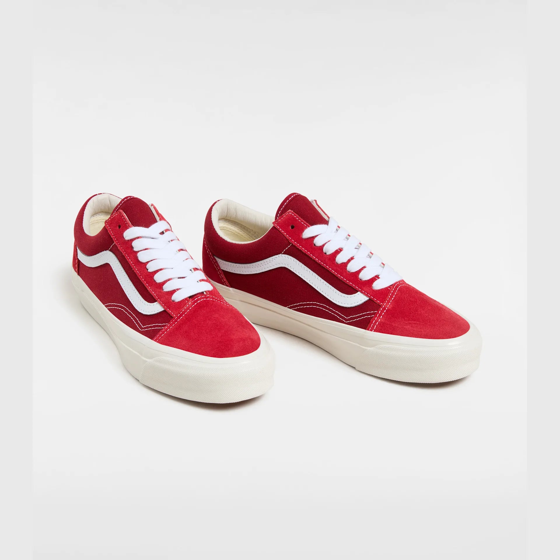 vans-lx-old-skool-suede-red/red-vn000d569ij1-2