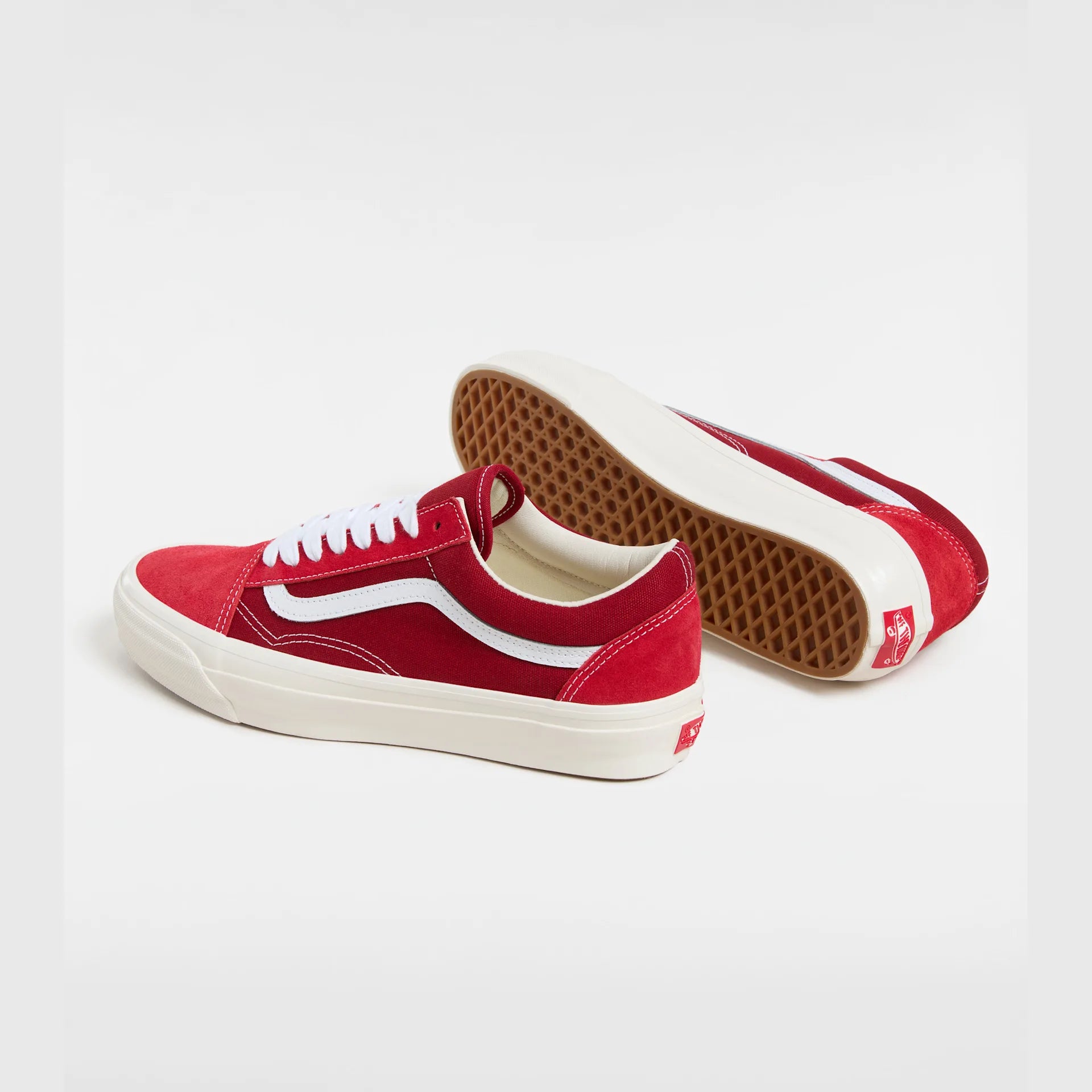 vans-lx-old-skool-suede-red/red-vn000d569ij1-3