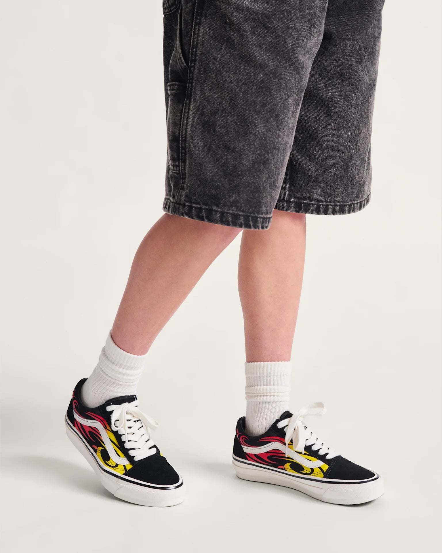 VANS LX Old Skool Y2K Flame Black/White Cipő VN000D56MCG1 - 2