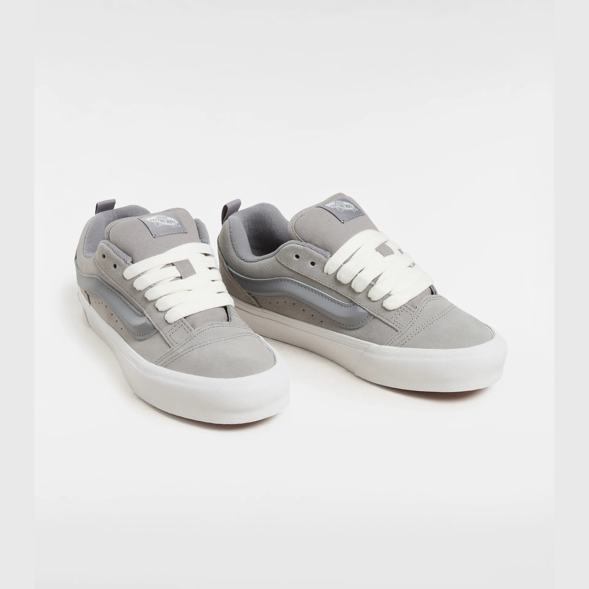 vans-knu-skool-suede-gray-vn000d6cbxc1-2