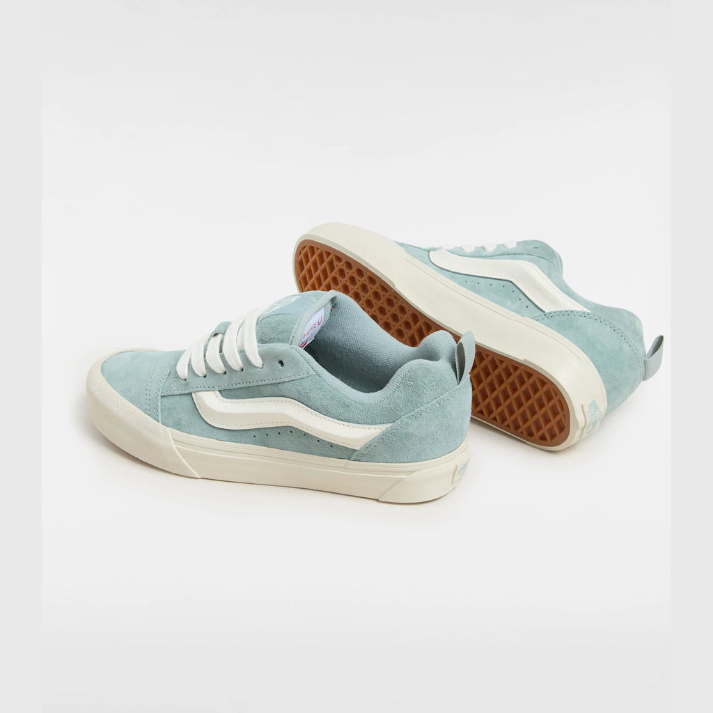 vans-knu-skool-pig-suede-puritan-gray-vn000d6zttn1-3