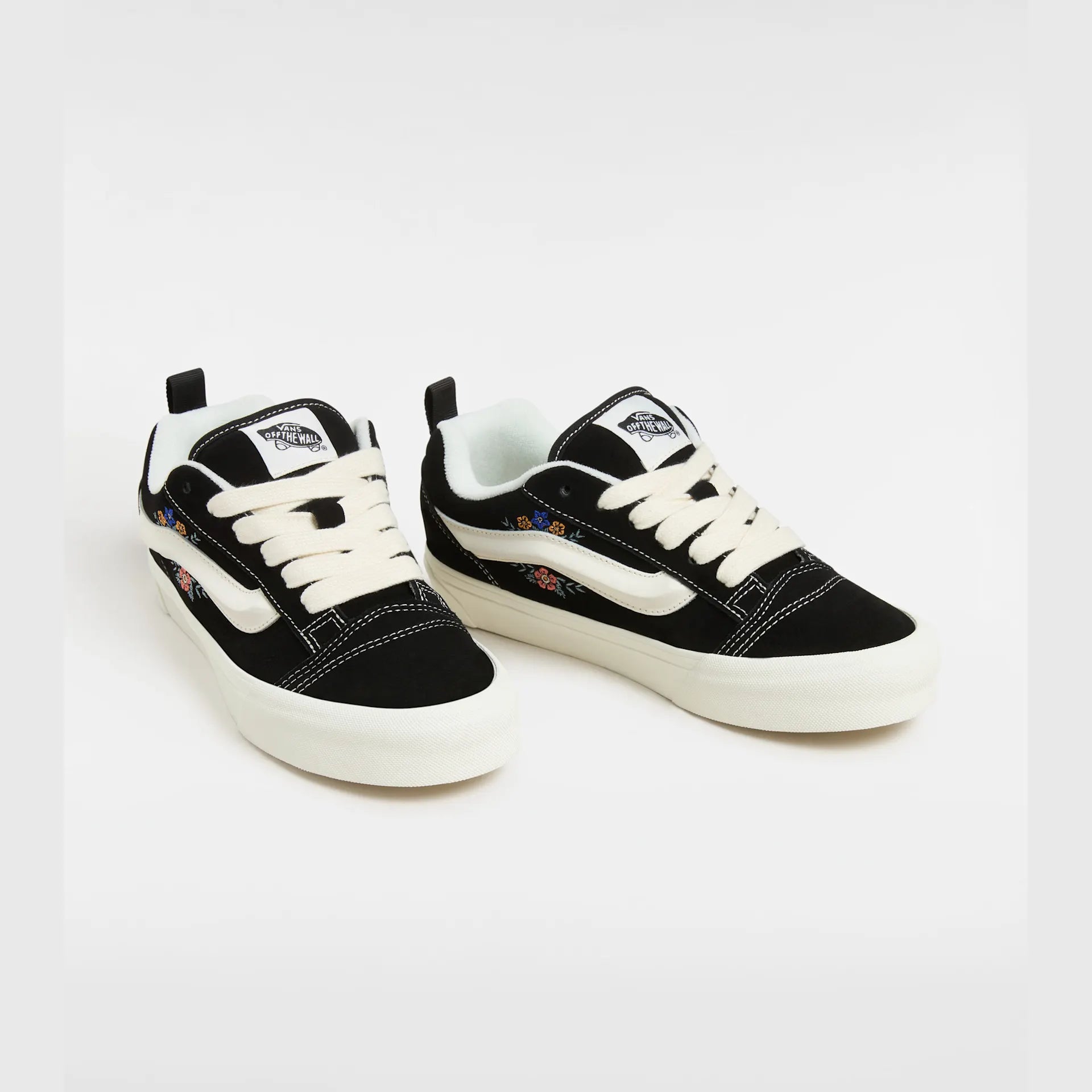 vans-knu-skool-black-floral-vn000d75f2b1-2