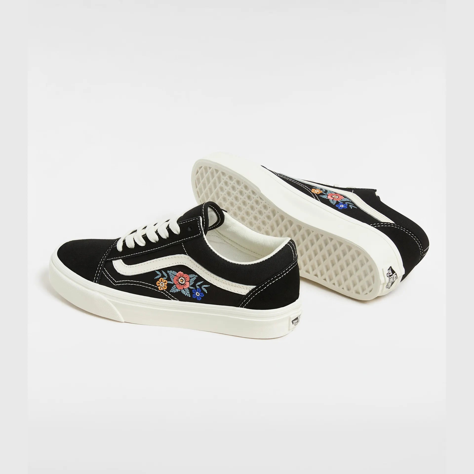 vans-old-skool-black-floral-vn000d7zf2b1-3