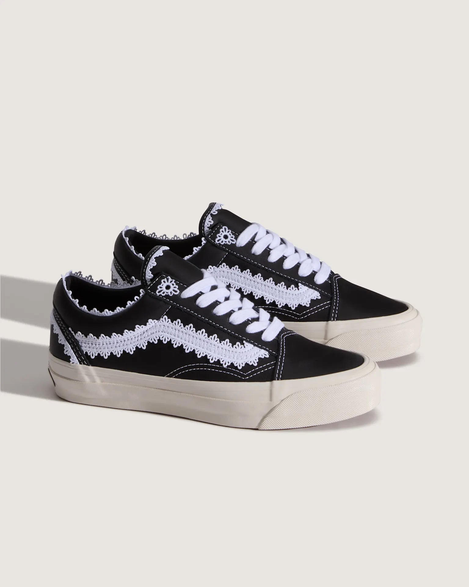 VANS LX Old Skool Coquette Black/White Cipő VN000D9VY281 - 2