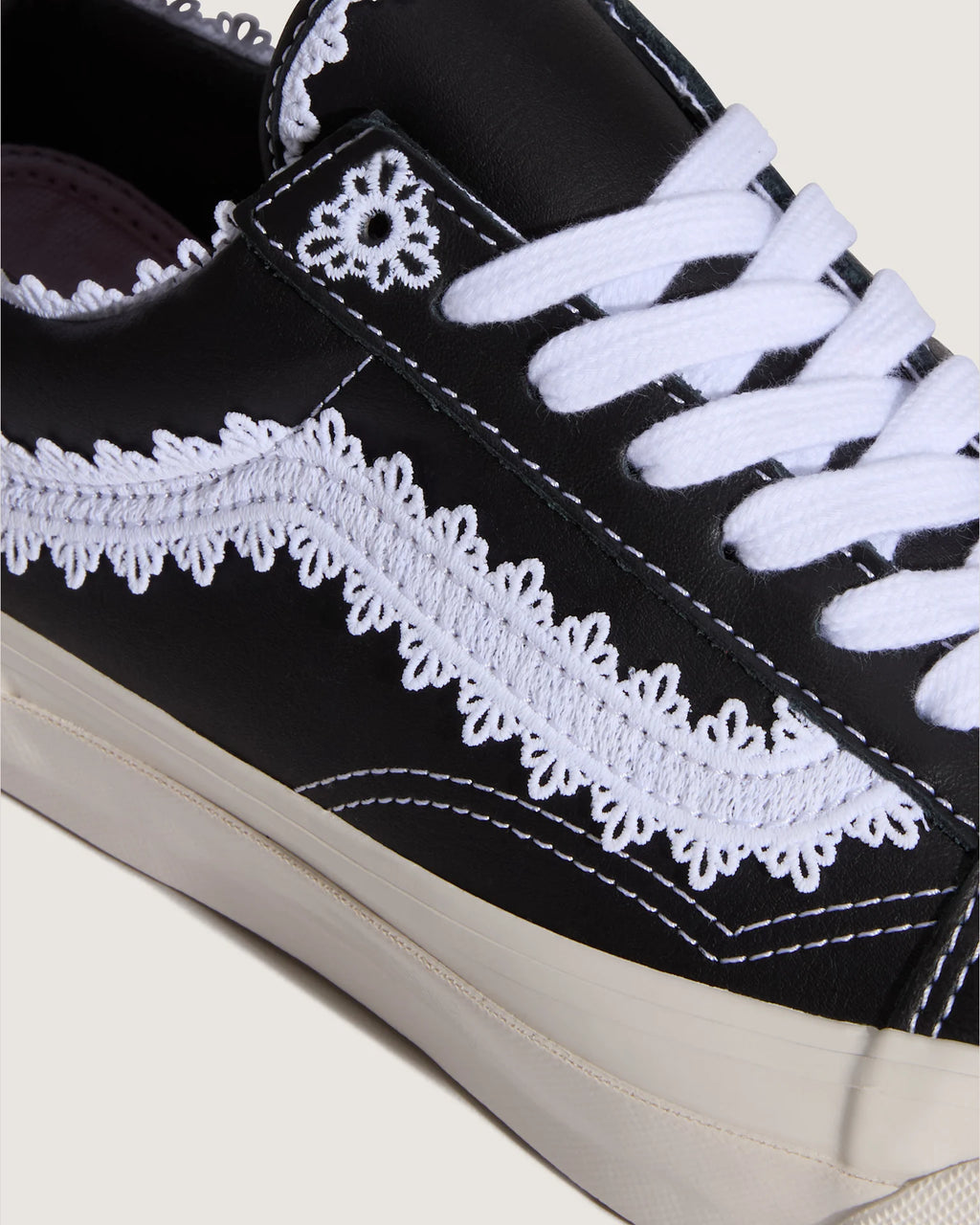 VANS LX Old Skool Coquette Black/White Cipő VN000D9VY281 - 5