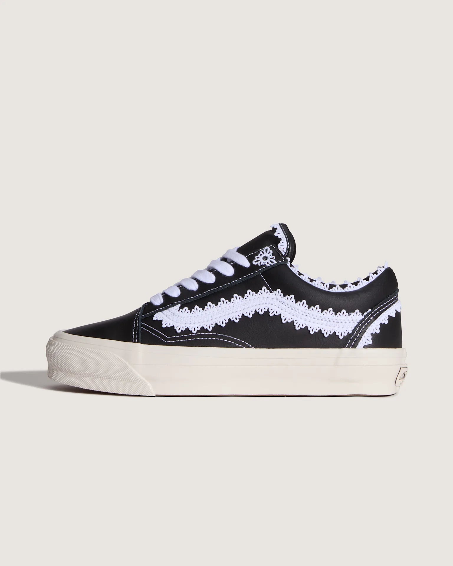 VANS LX Old Skool Coquette Black/White Cipő VN000D9VY281 - 1