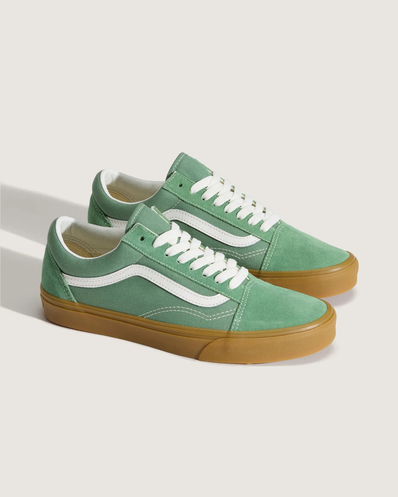 vans-old-skool-green/gum-vn000d9y17p1-2