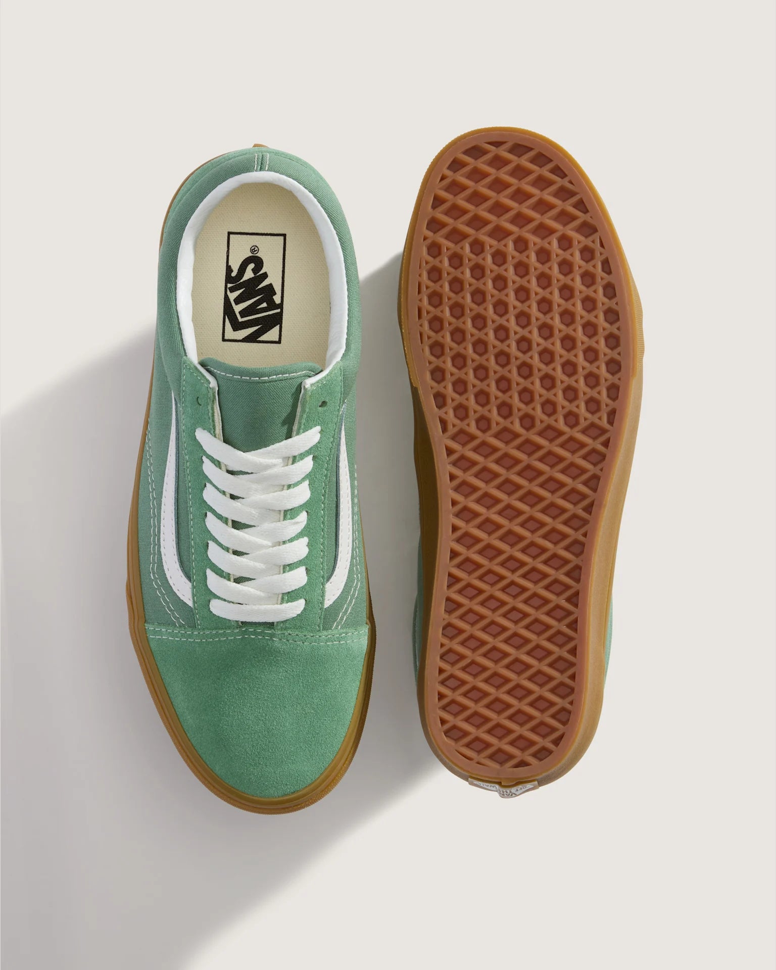 vans-old-skool-green/gum-vn000d9y17p1-3